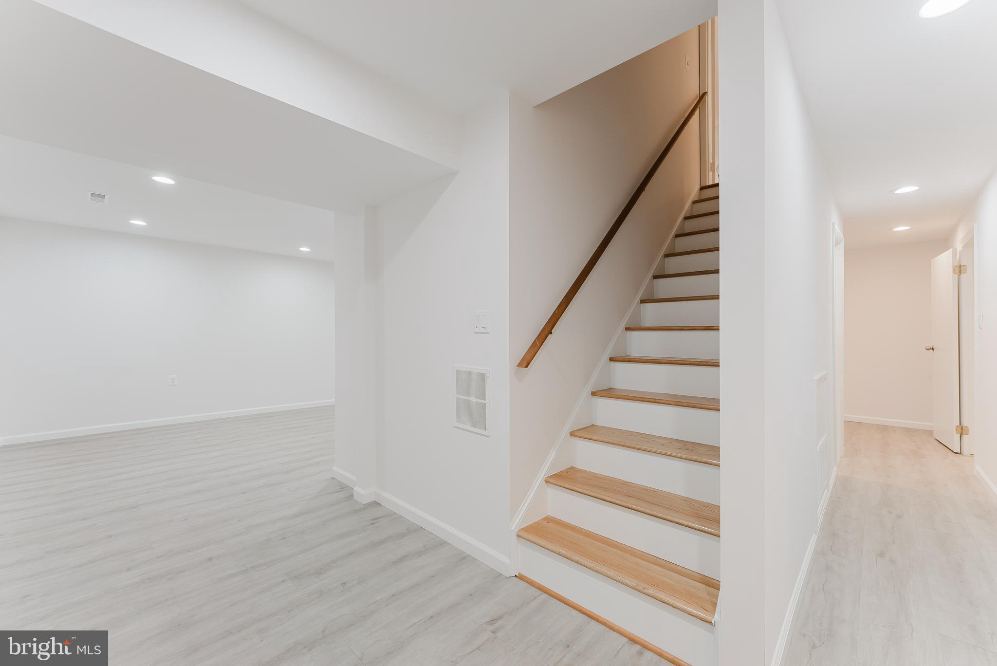 LONGWOOD KNOLLS - Residential