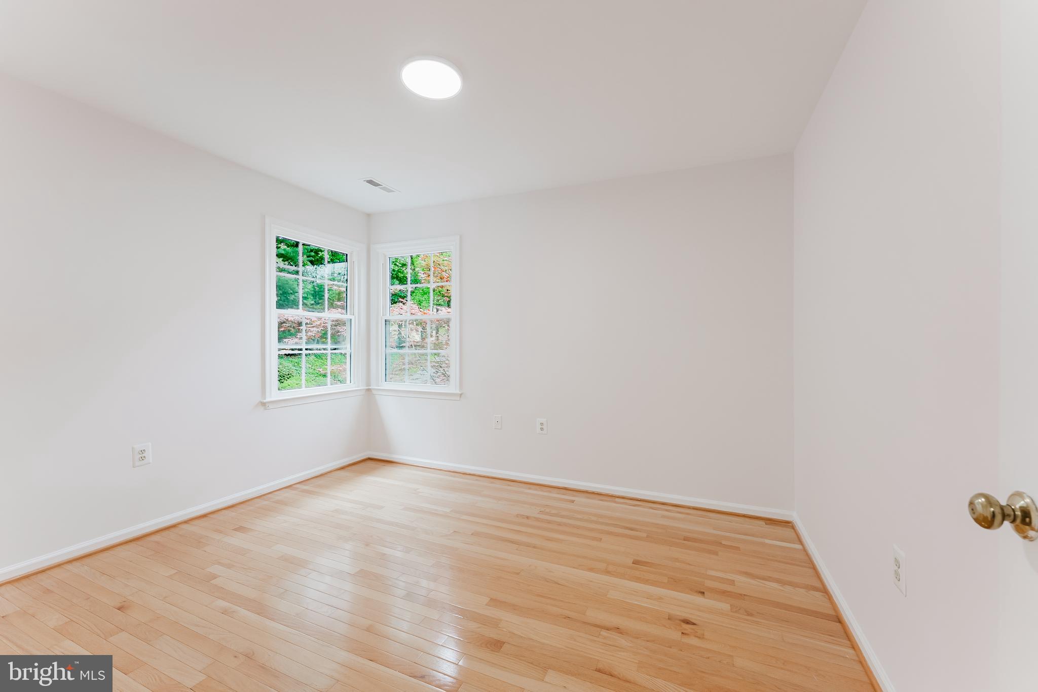 LONGWOOD KNOLLS - Residential