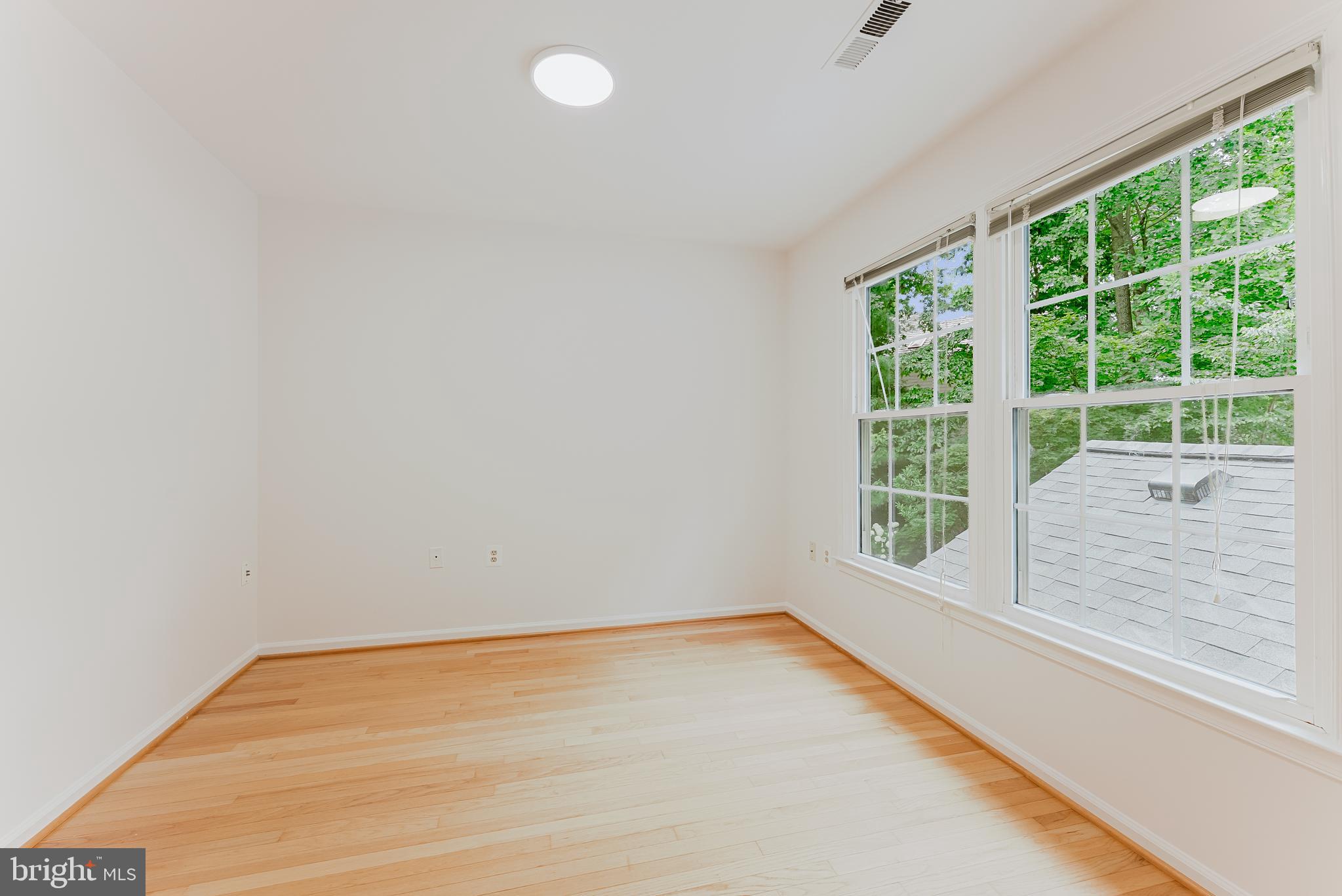 LONGWOOD KNOLLS - Residential