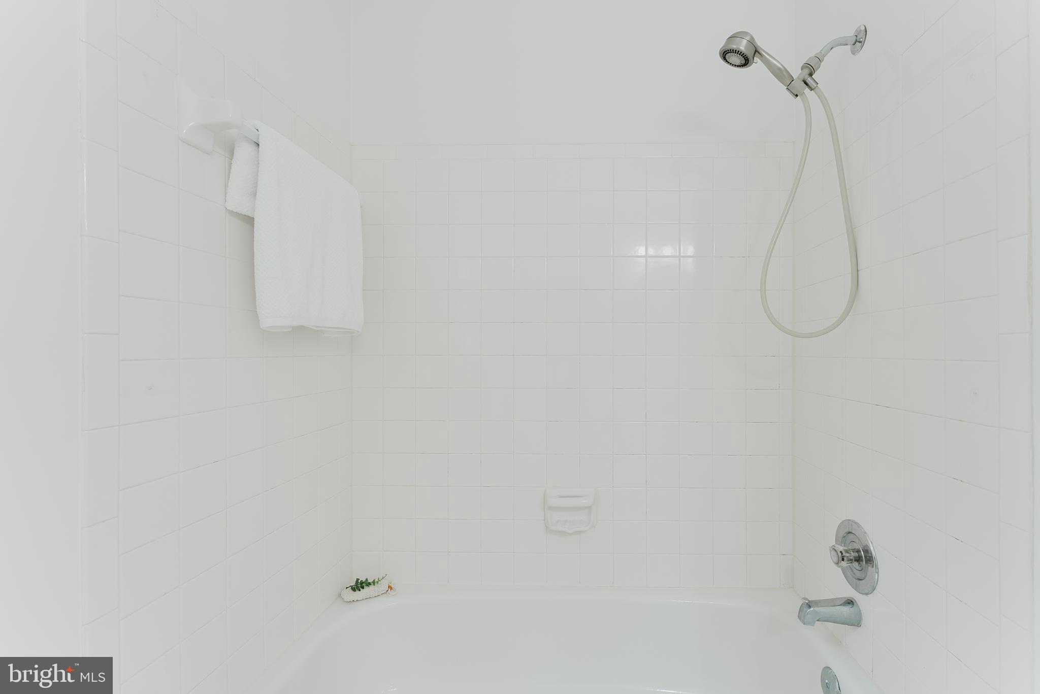 LONGWOOD KNOLLS - Residential