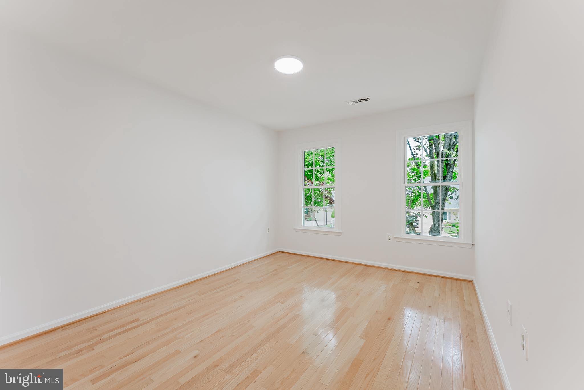 LONGWOOD KNOLLS - Residential