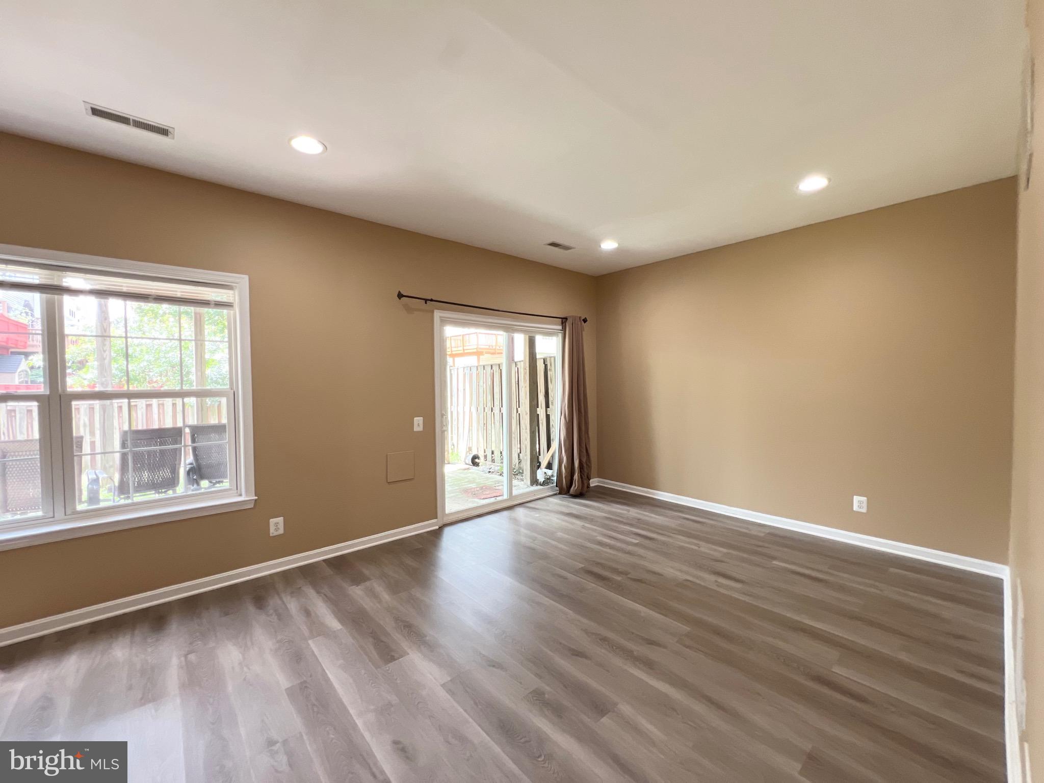 LOUDOUN PARKWAY CENTER - Residential Lease