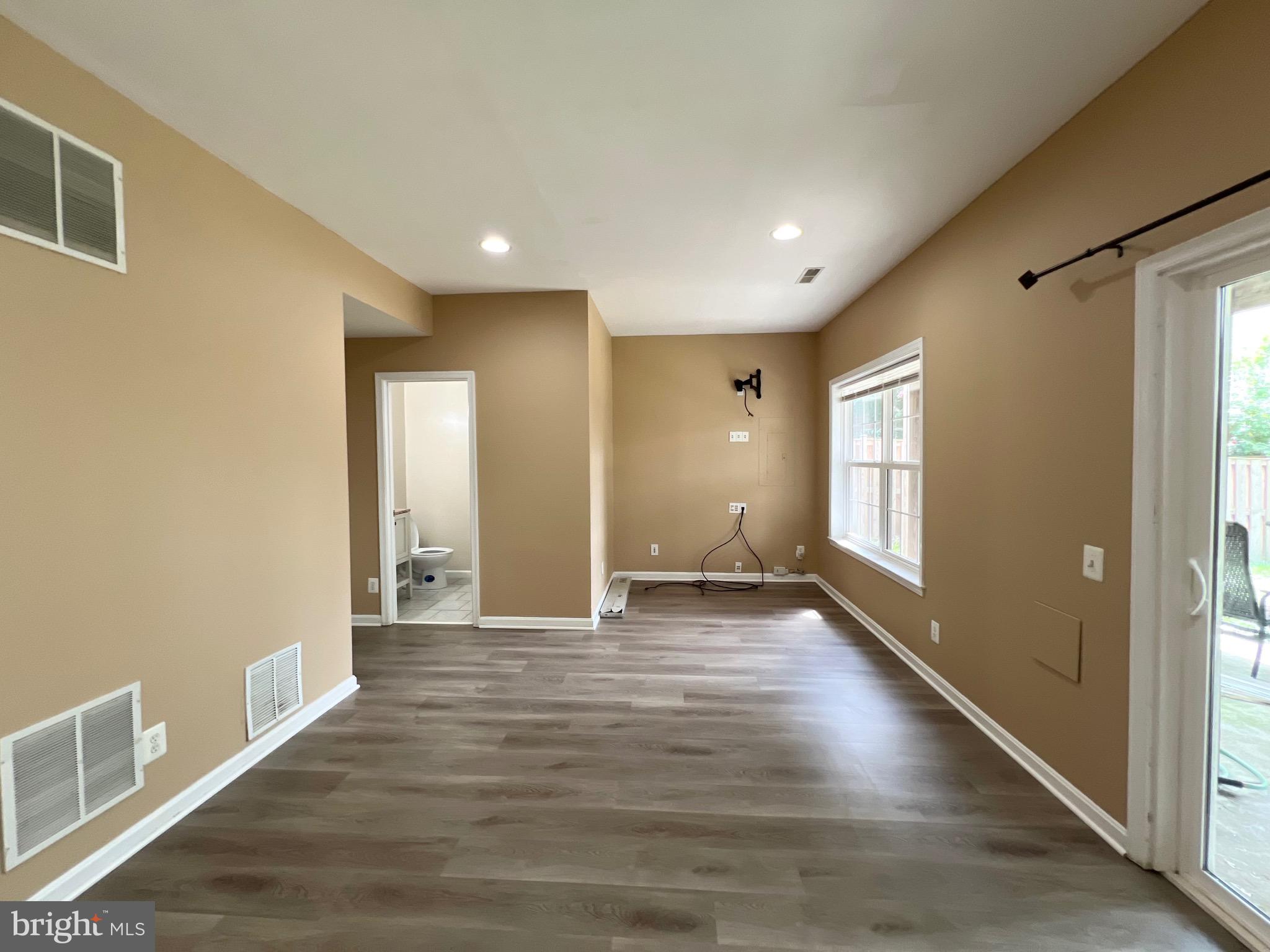 LOUDOUN PARKWAY CENTER - Residential Lease