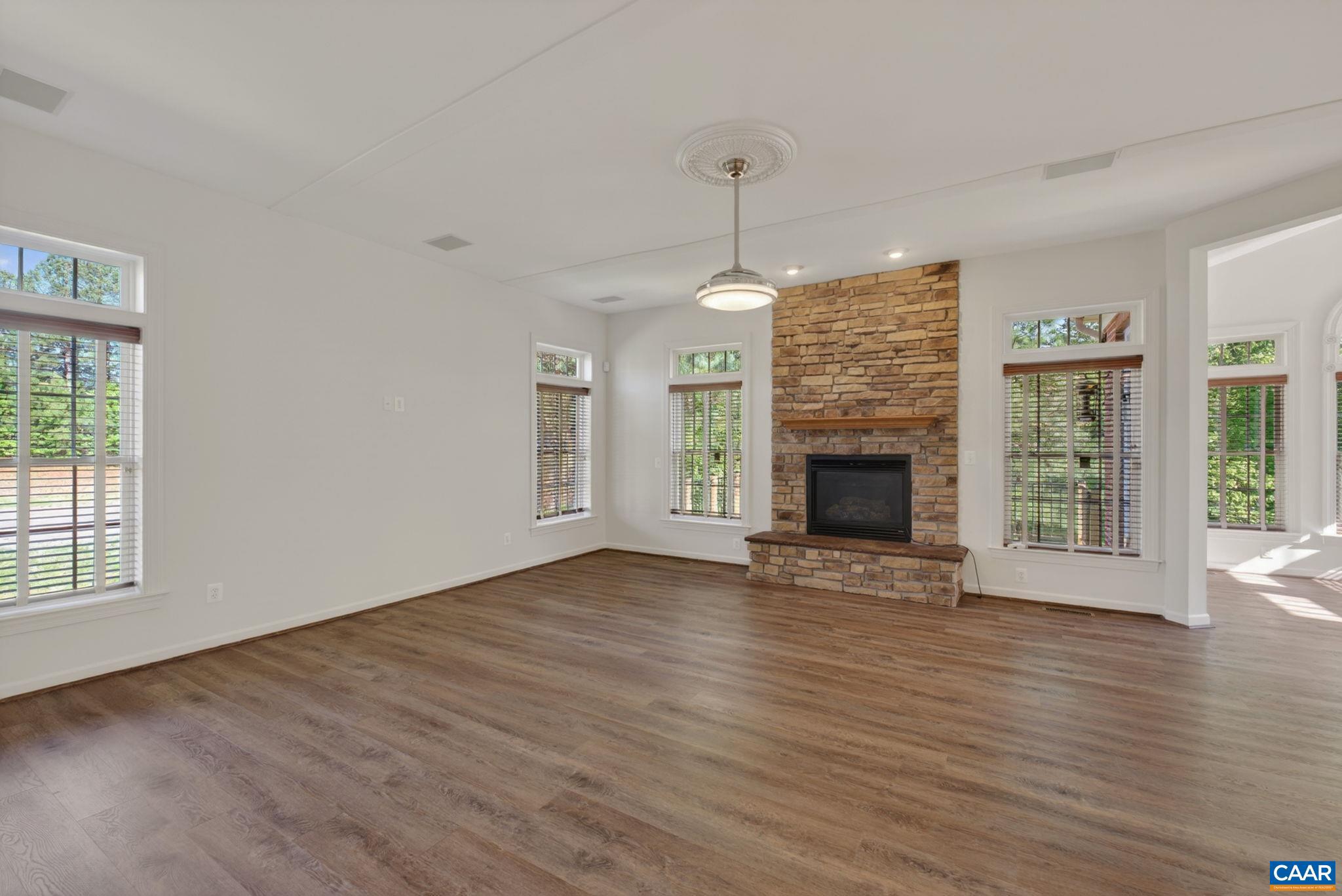 SPRING CREEK - Residential