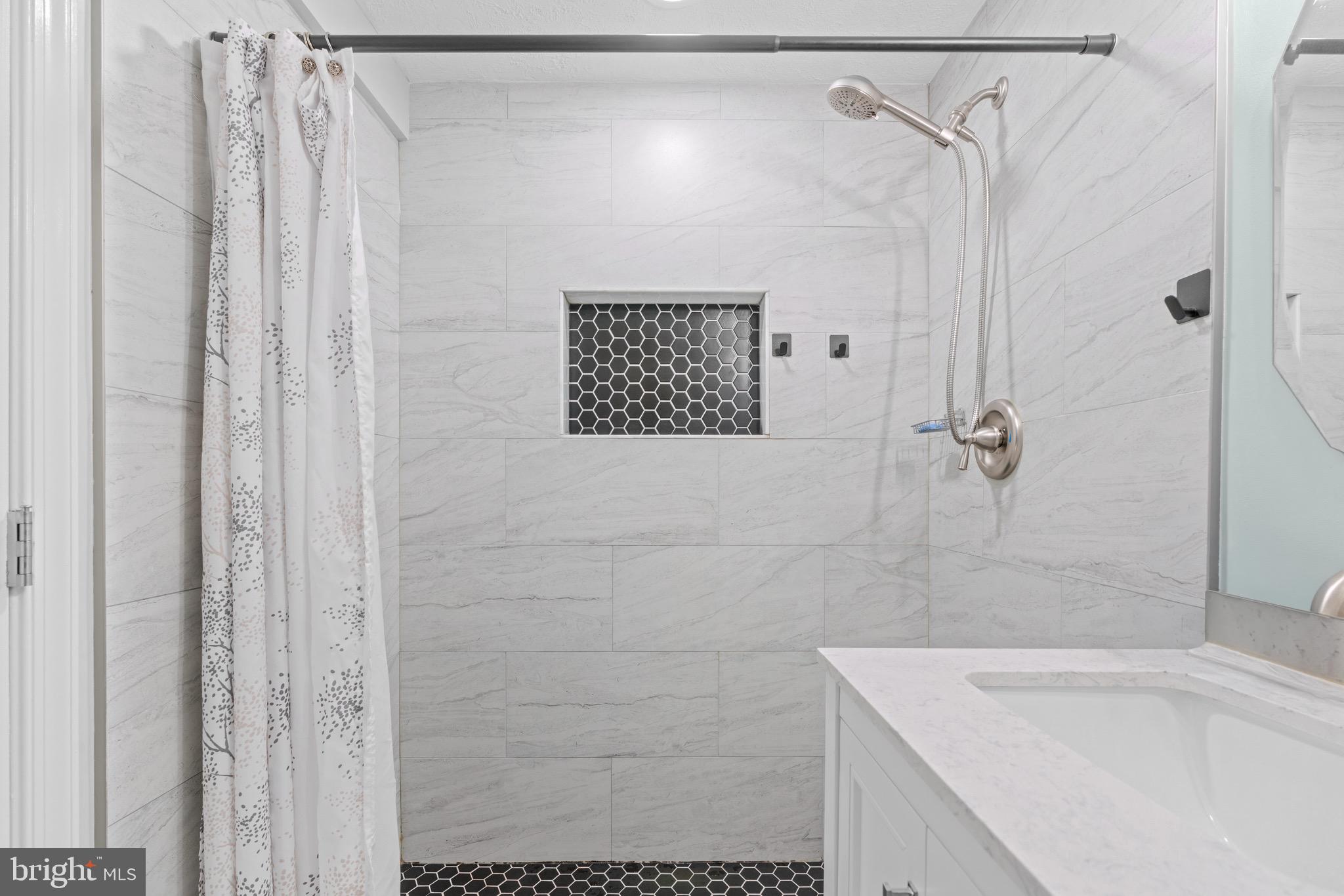 SADDLE CREEK - Residential