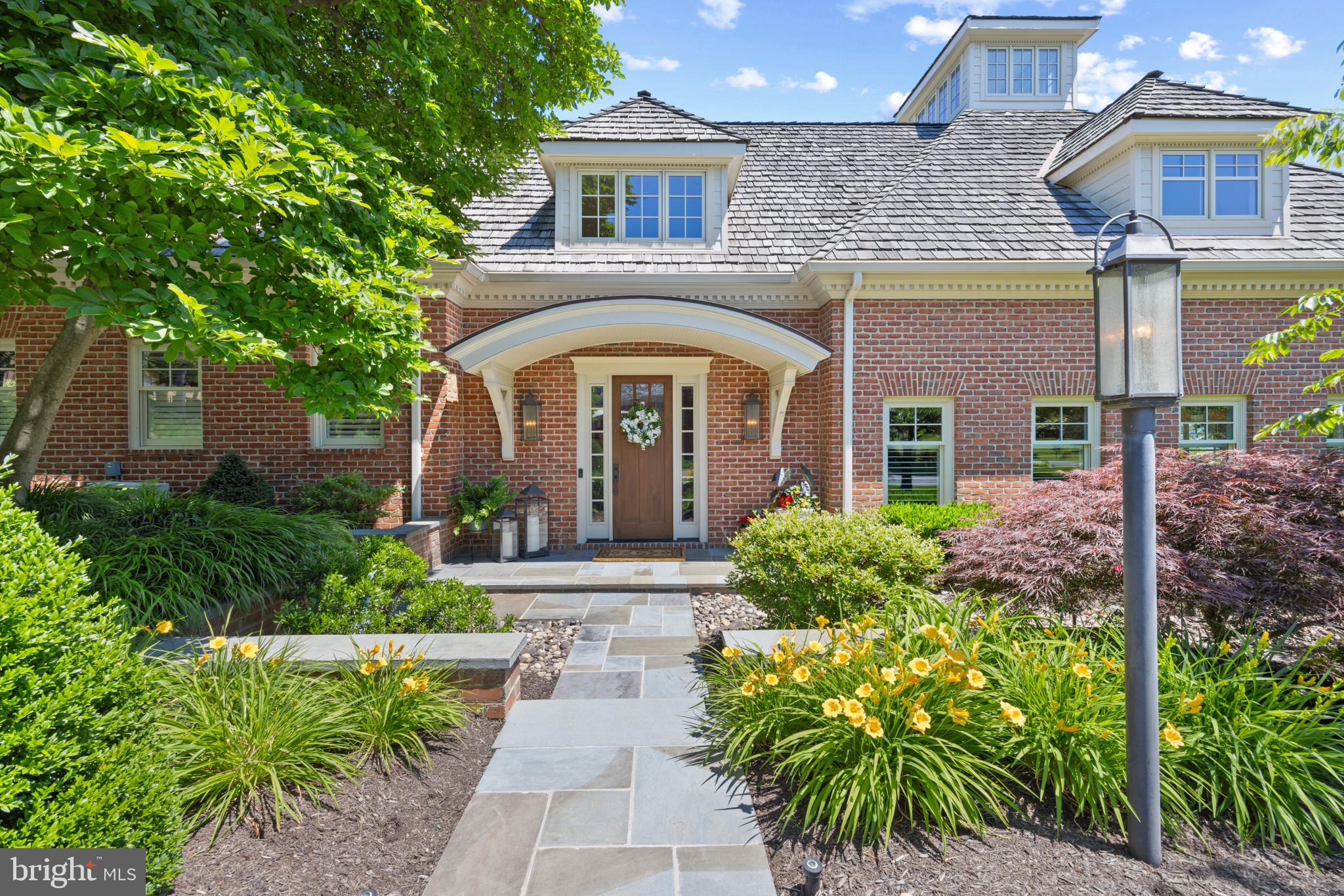 Simultaneously Listed and Sold.
