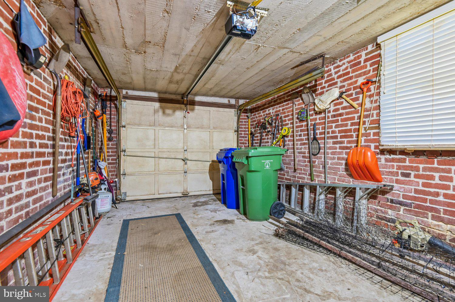POPLAR HILL - Residential