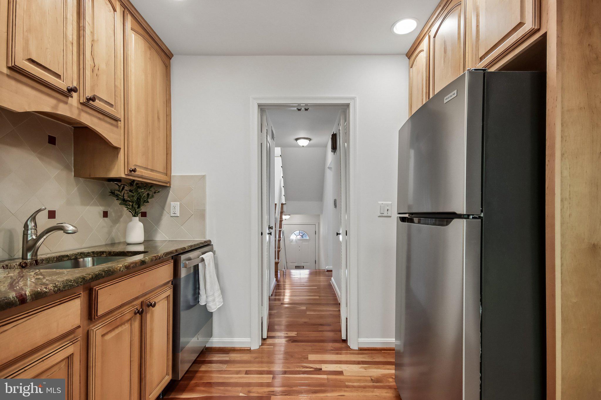 STRATHMEADE SQUARE - Residential