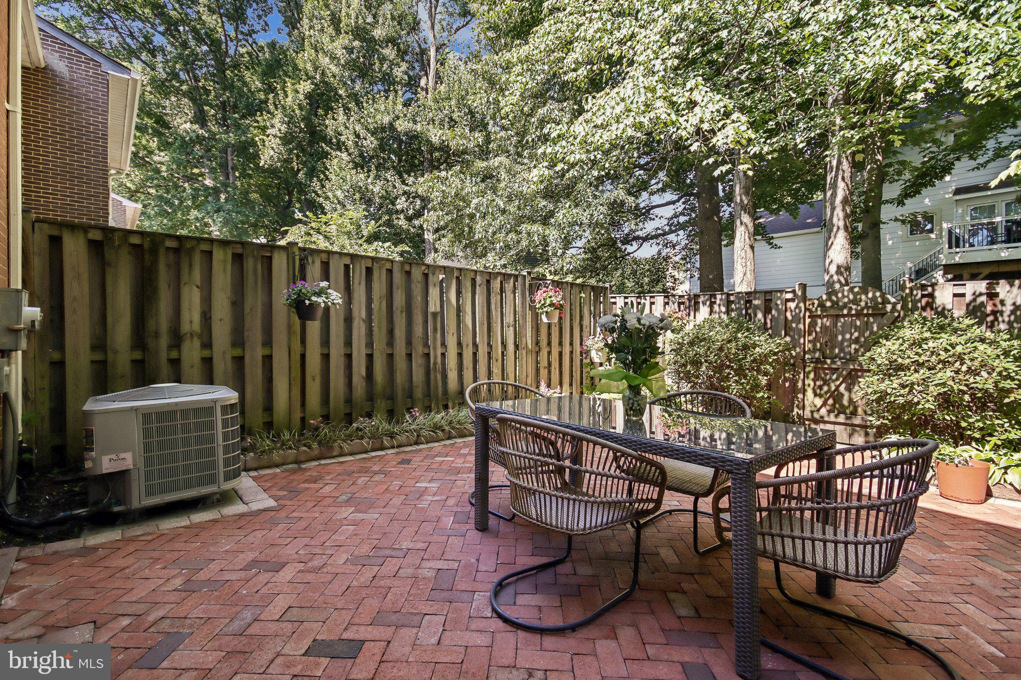 STRATHMEADE SQUARE - Residential