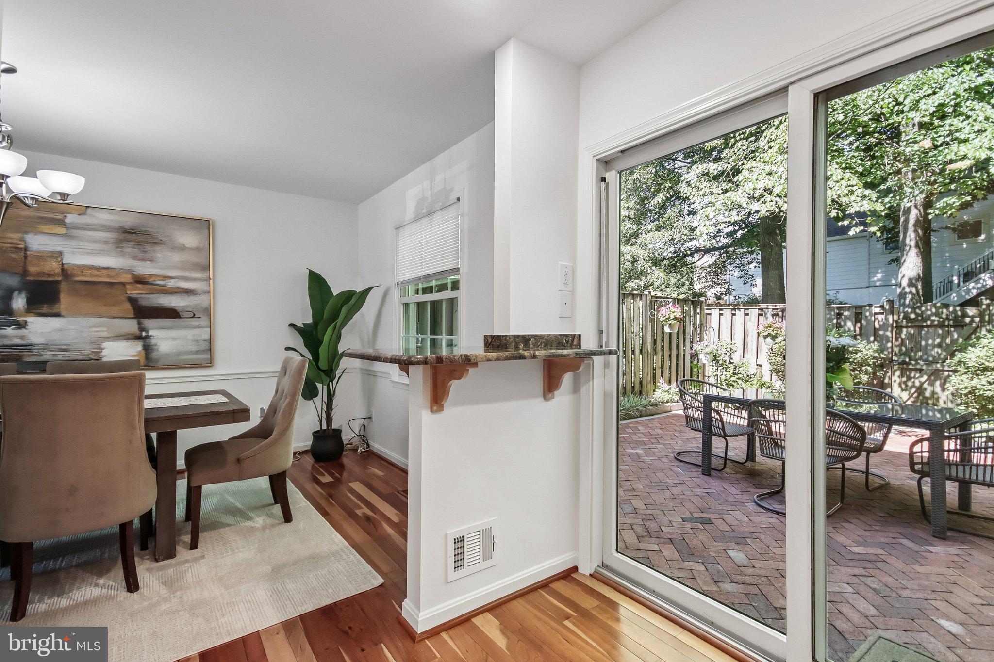 STRATHMEADE SQUARE - Residential