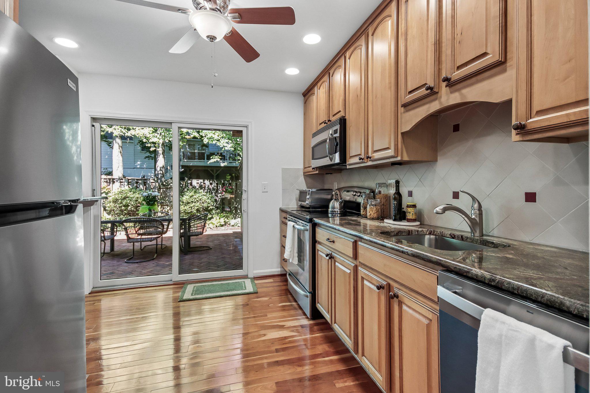 STRATHMEADE SQUARE - Residential