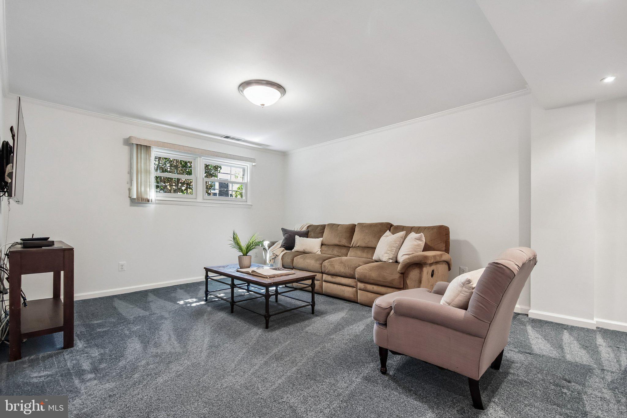 STRATHMEADE SQUARE - Residential