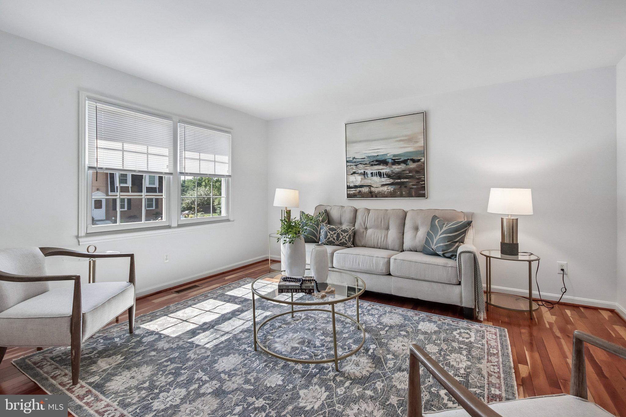 STRATHMEADE SQUARE - Residential