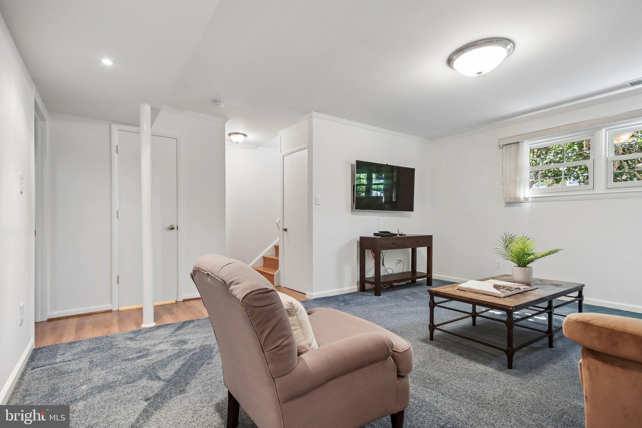 STRATHMEADE SQUARE - Residential