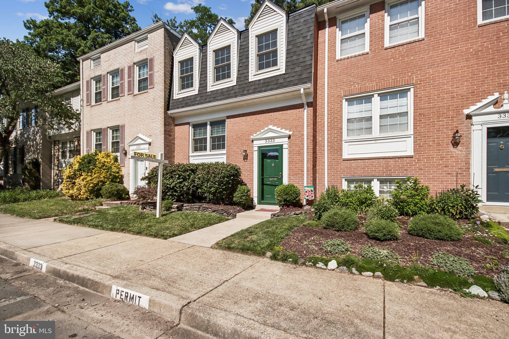 STRATHMEADE SQUARE - Residential