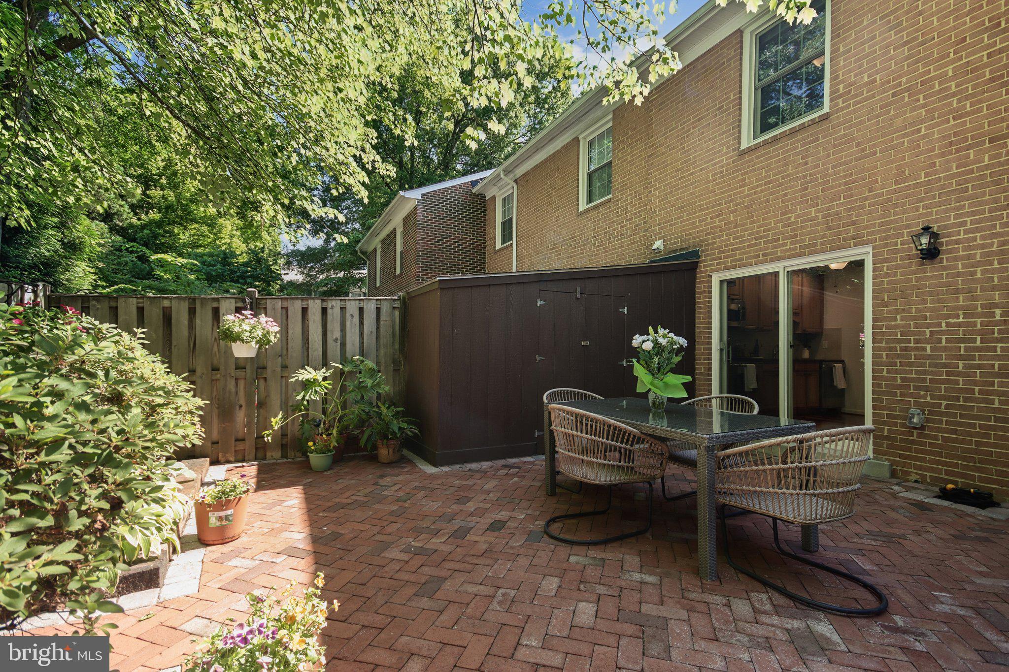 STRATHMEADE SQUARE - Residential