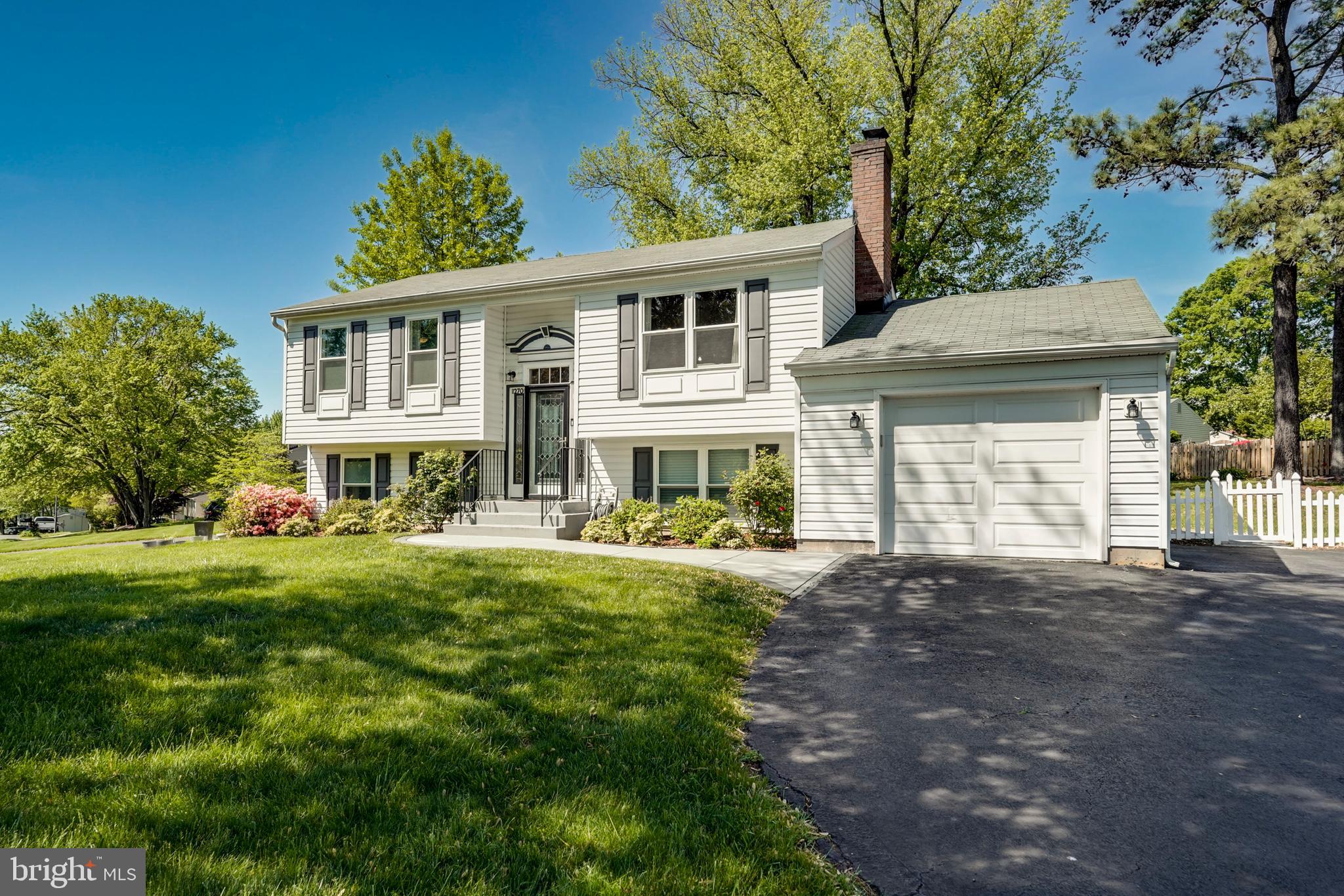 FOX MILL ESTATES - Residential