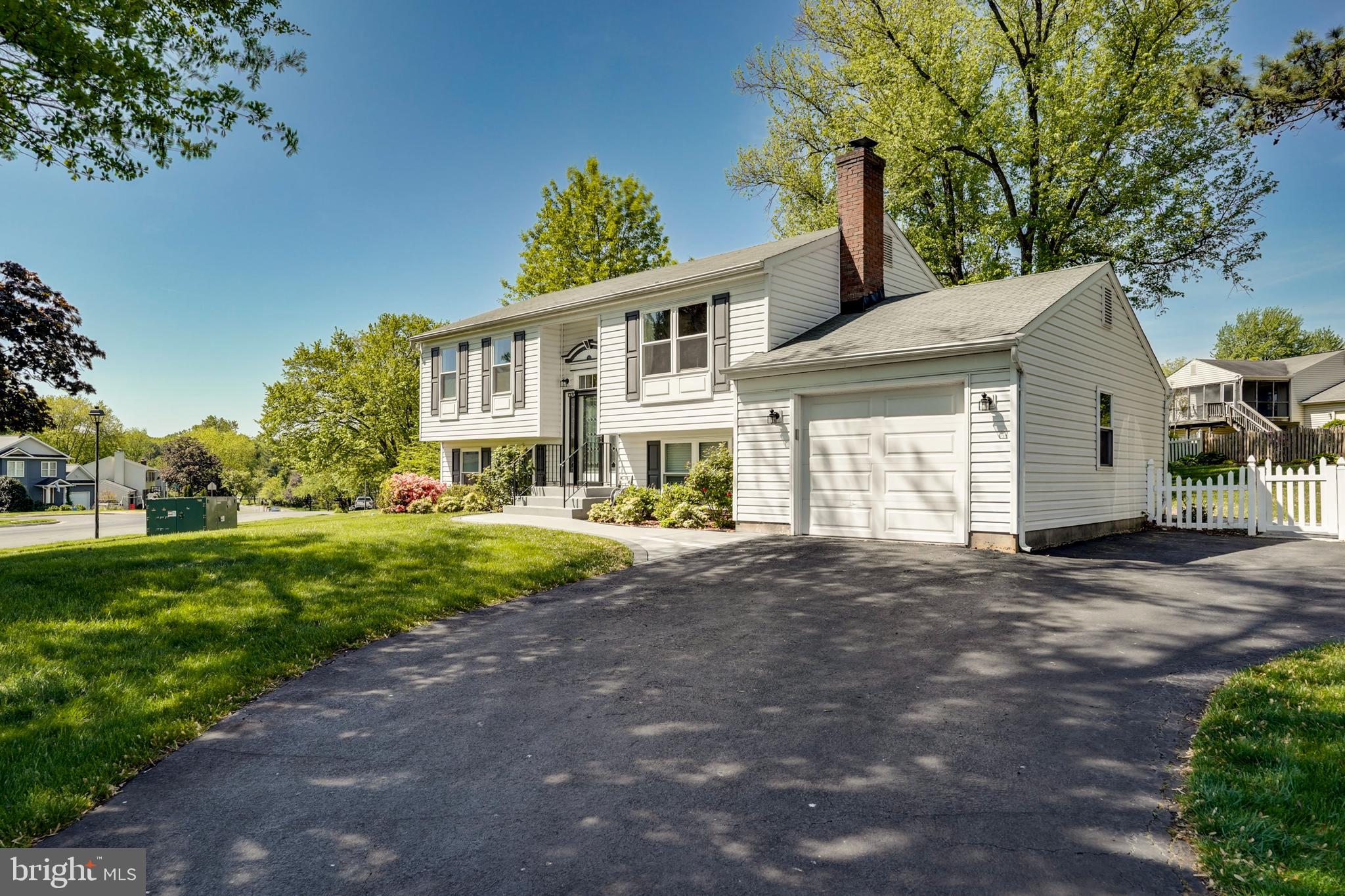 FOX MILL ESTATES - Residential