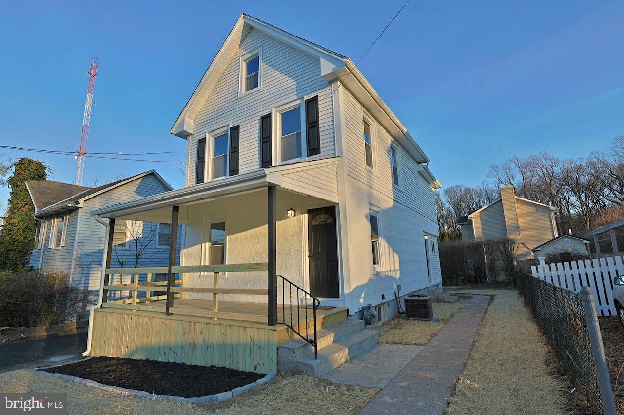 Welcome to this stunning fully remodeled Colonial-style home in Malvern, PA! This beautiful two-story residence features 3 spacious bedrooms and 2 luxurious bathrooms, perfect for modern living. You’ll appreciate the abundance of natural light that fills the open-concept living spaces, enhancing the warm and inviting atmosphere. The home boasts brand new HVAC for year-round comfort, a new roof for peace of mind, and energy-efficient windows. The contemporary kitchen is equipped with top-of-the-line stainless steel appliances, making it a chef’s dream. Enjoy the charm of Colonial architecture combined with modern updates that make this home truly exceptional. Don't miss the chance to call this beautiful property your home!