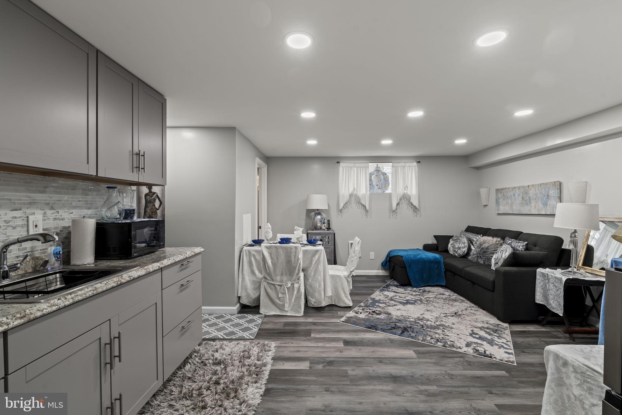 EAST OAK LANE - Residential