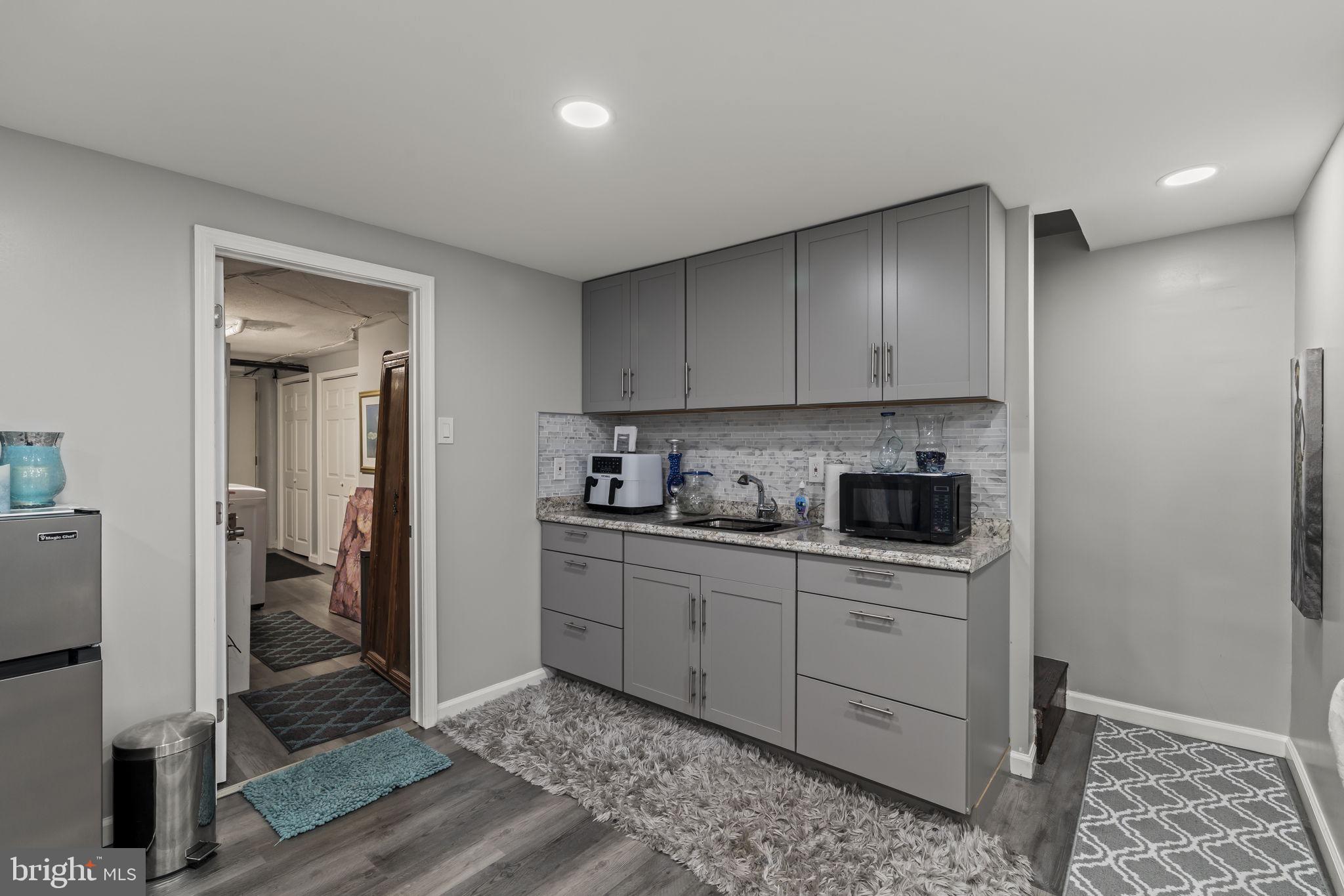 EAST OAK LANE - Residential