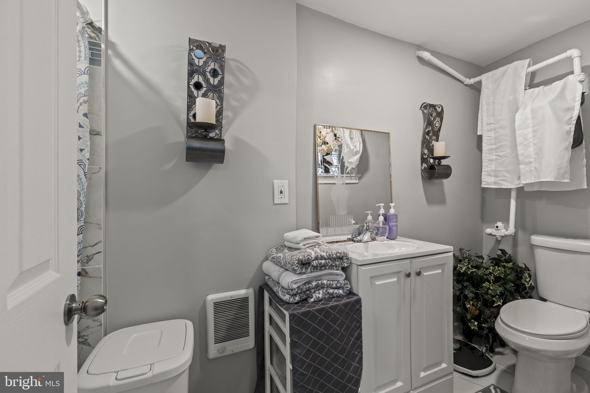 EAST OAK LANE - Residential
