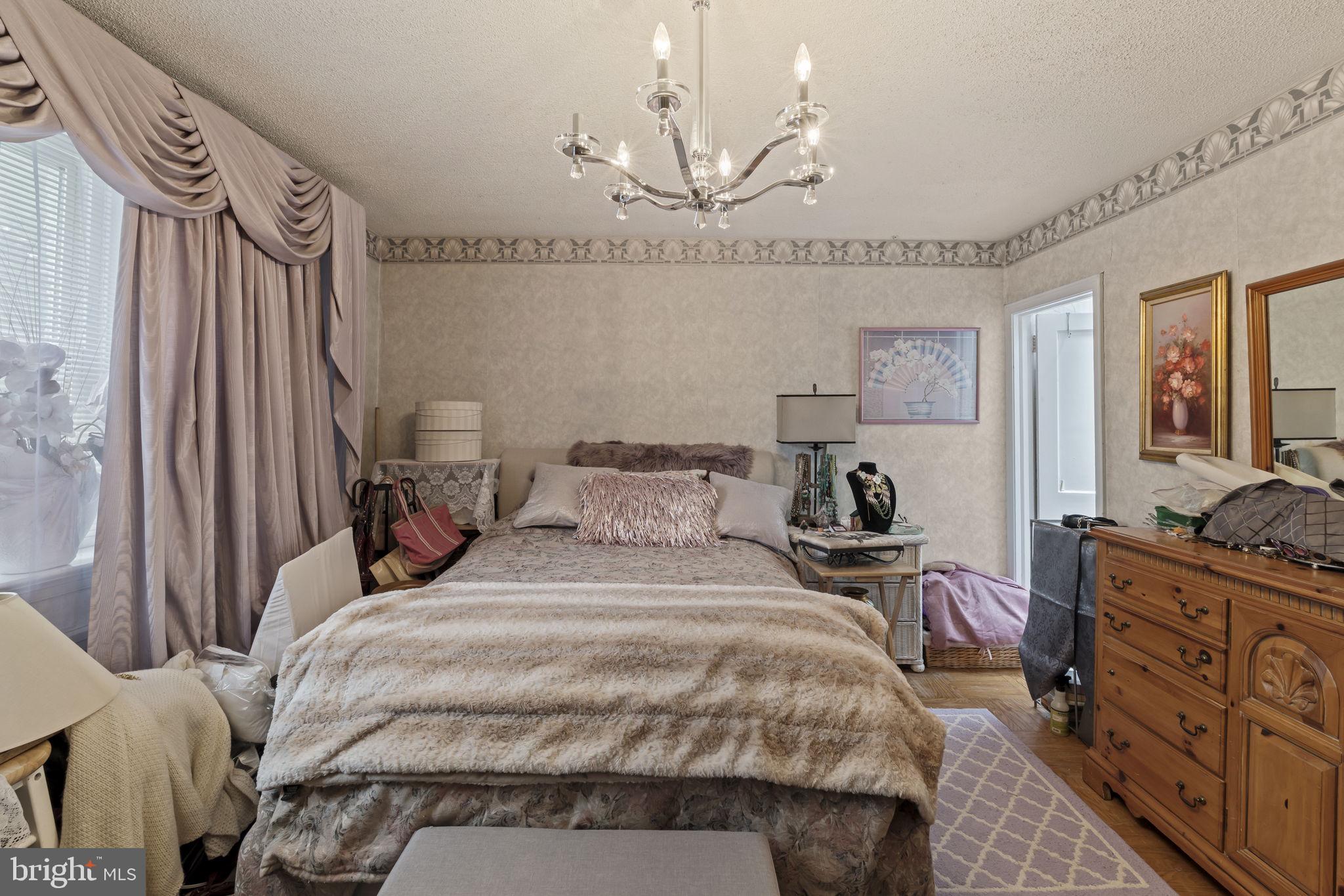 EAST OAK LANE - Residential