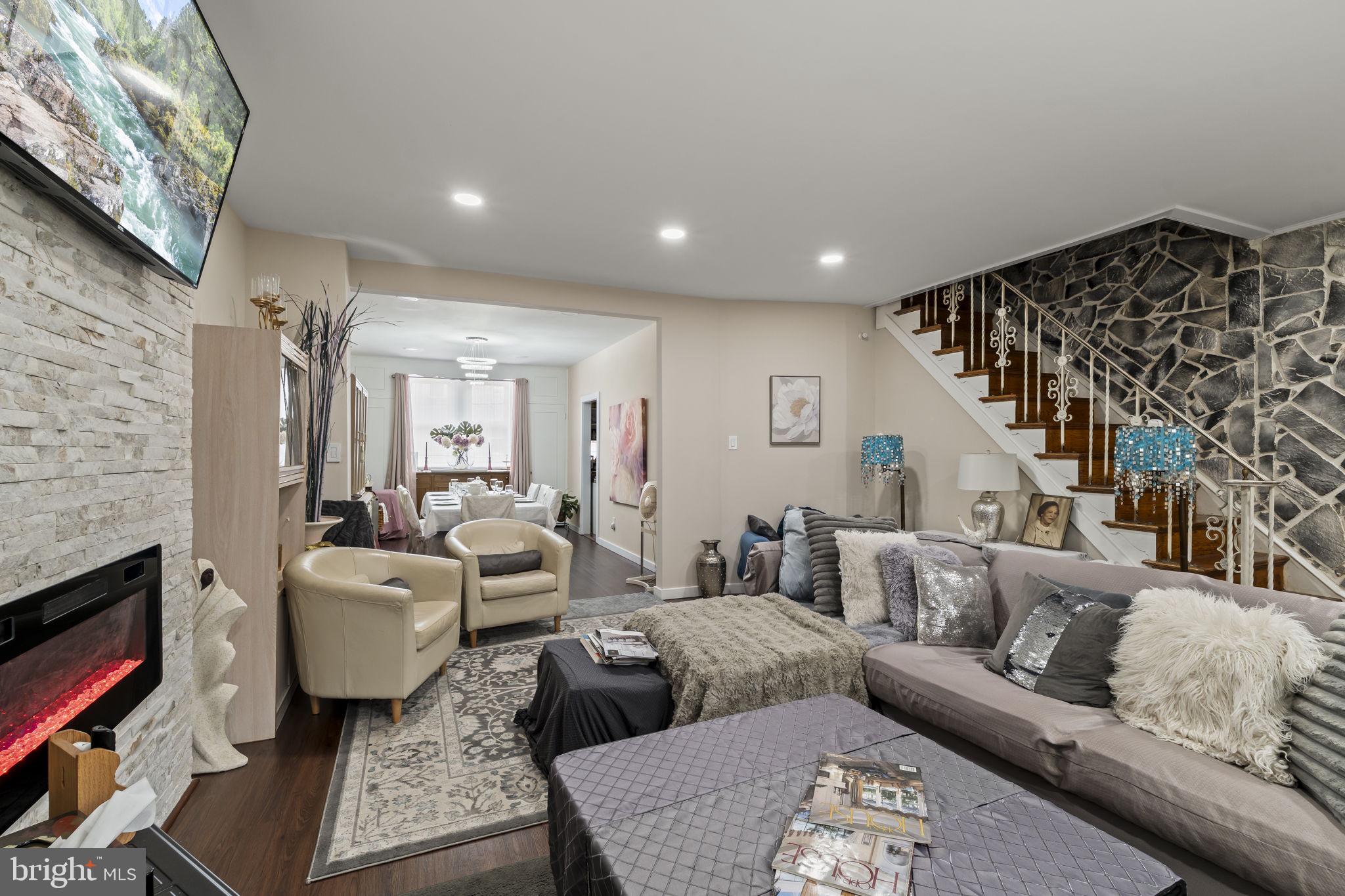 EAST OAK LANE - Residential