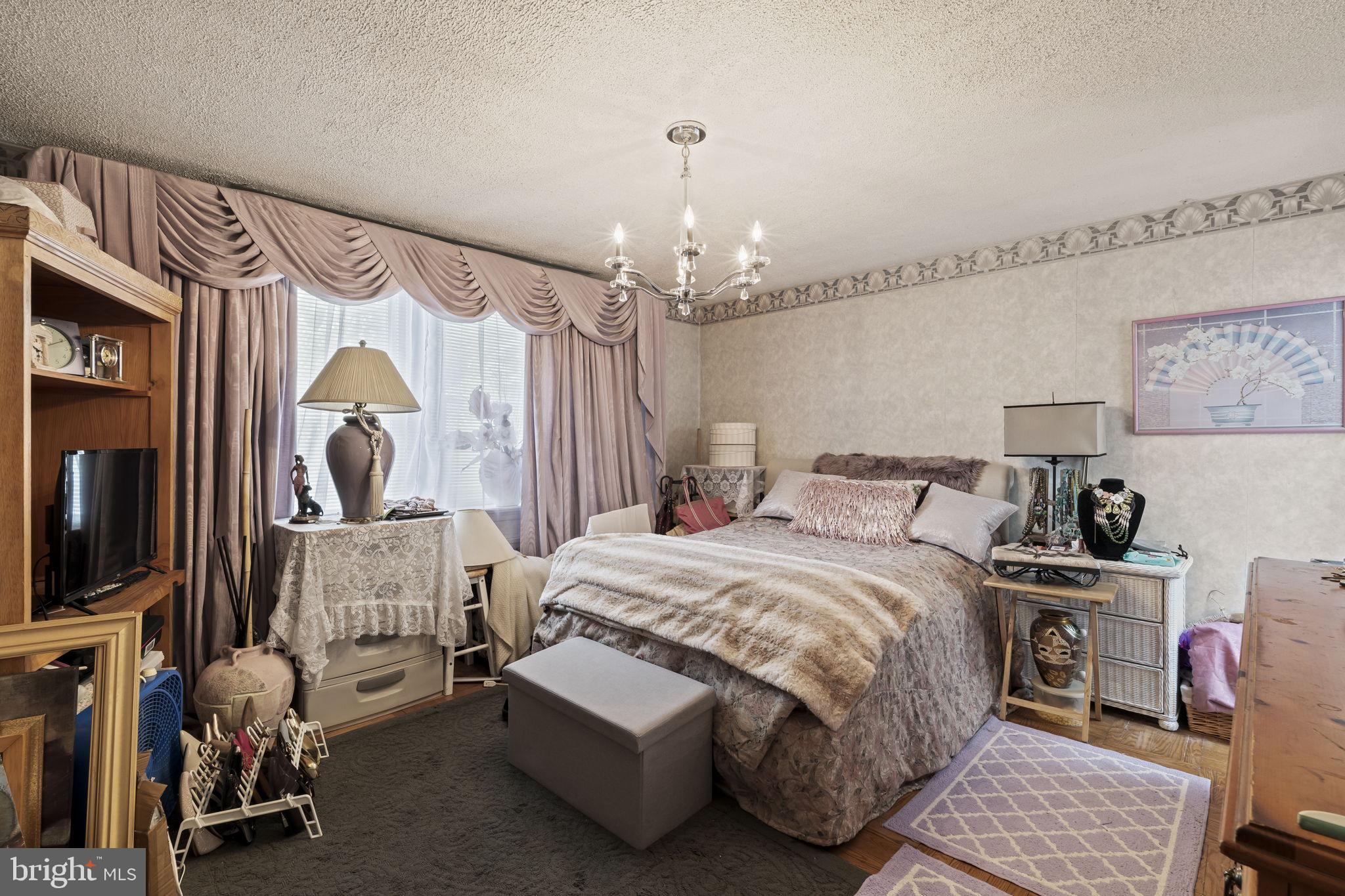 EAST OAK LANE - Residential