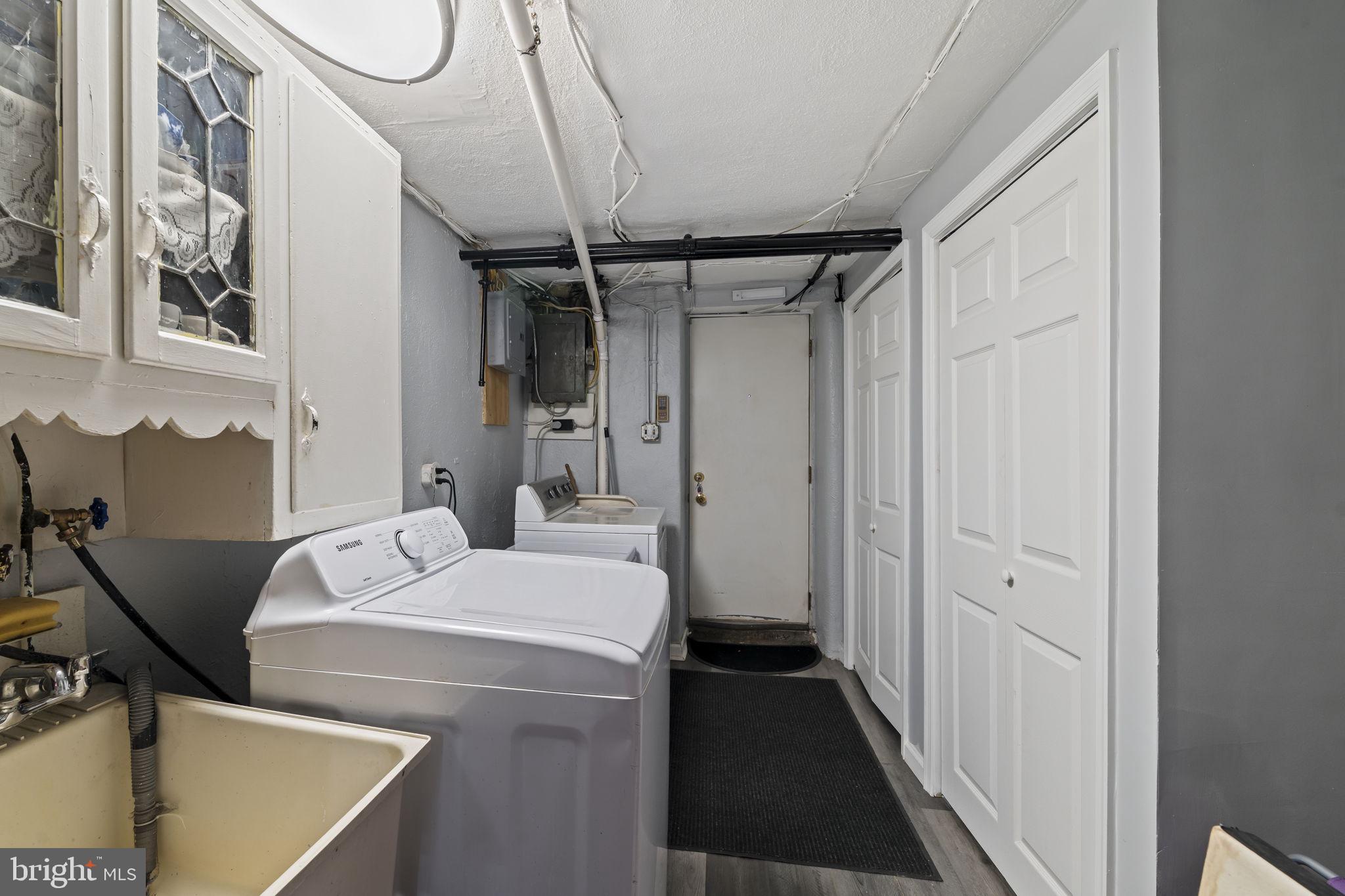 EAST OAK LANE - Residential