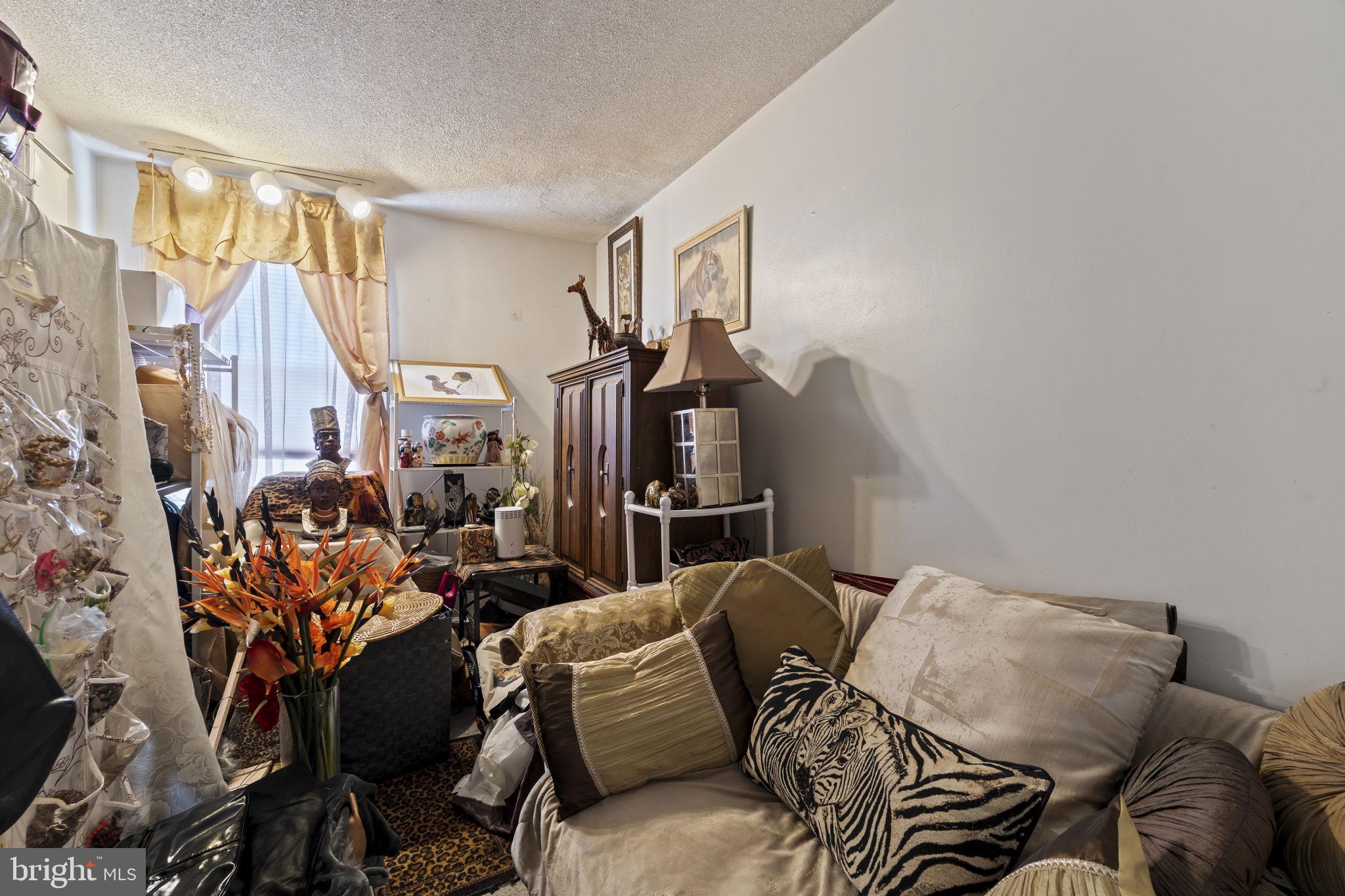 EAST OAK LANE - Residential