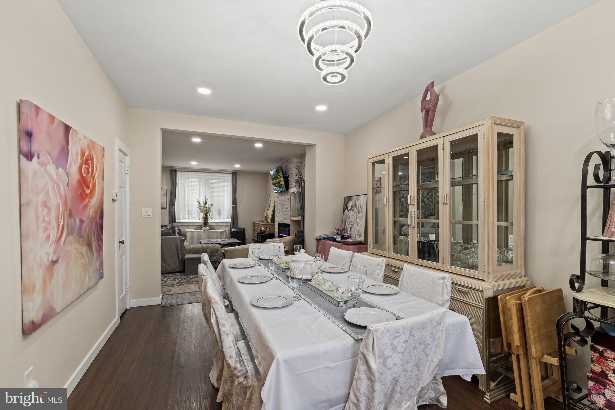 EAST OAK LANE - Residential