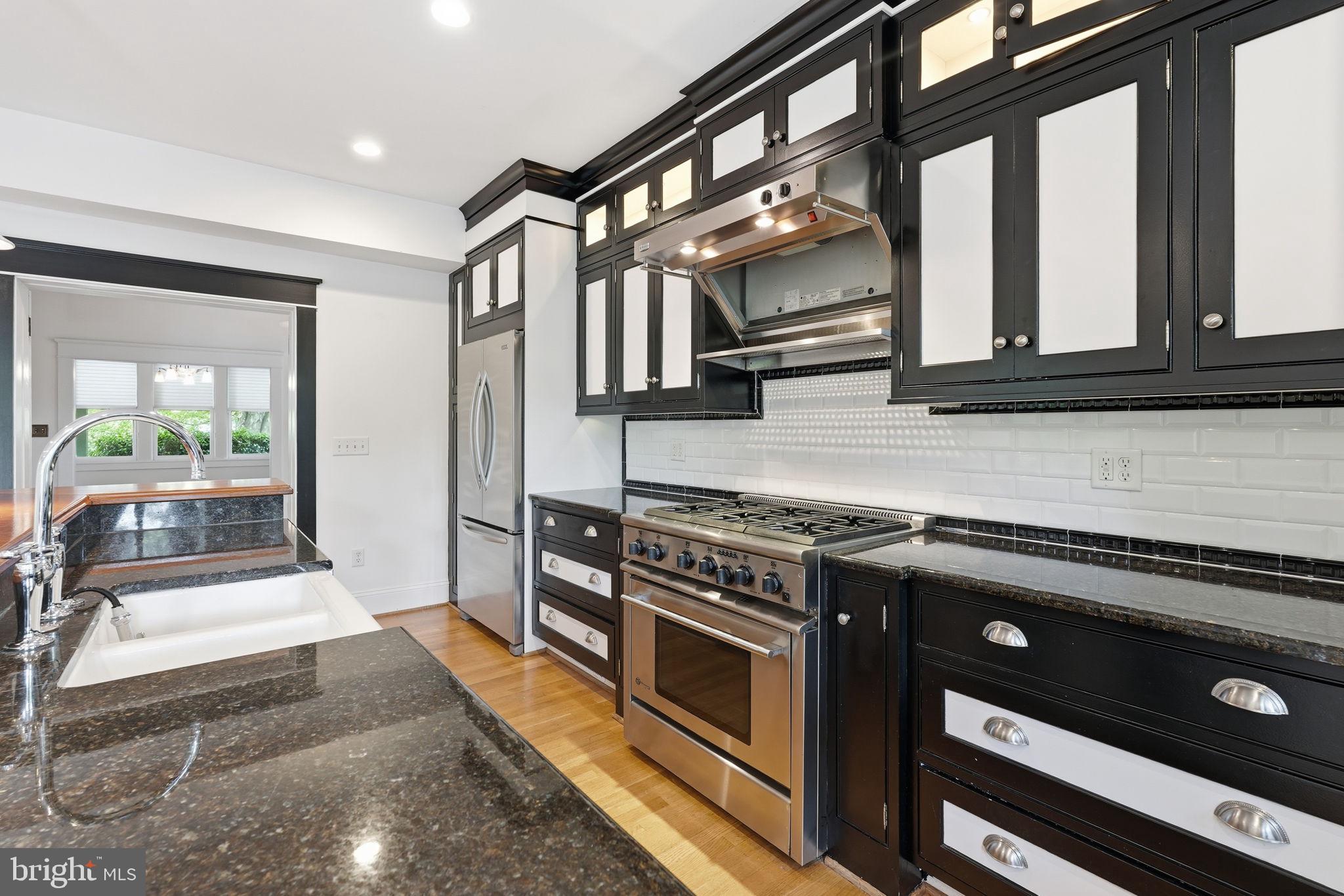 MURRAY HILL - Residential