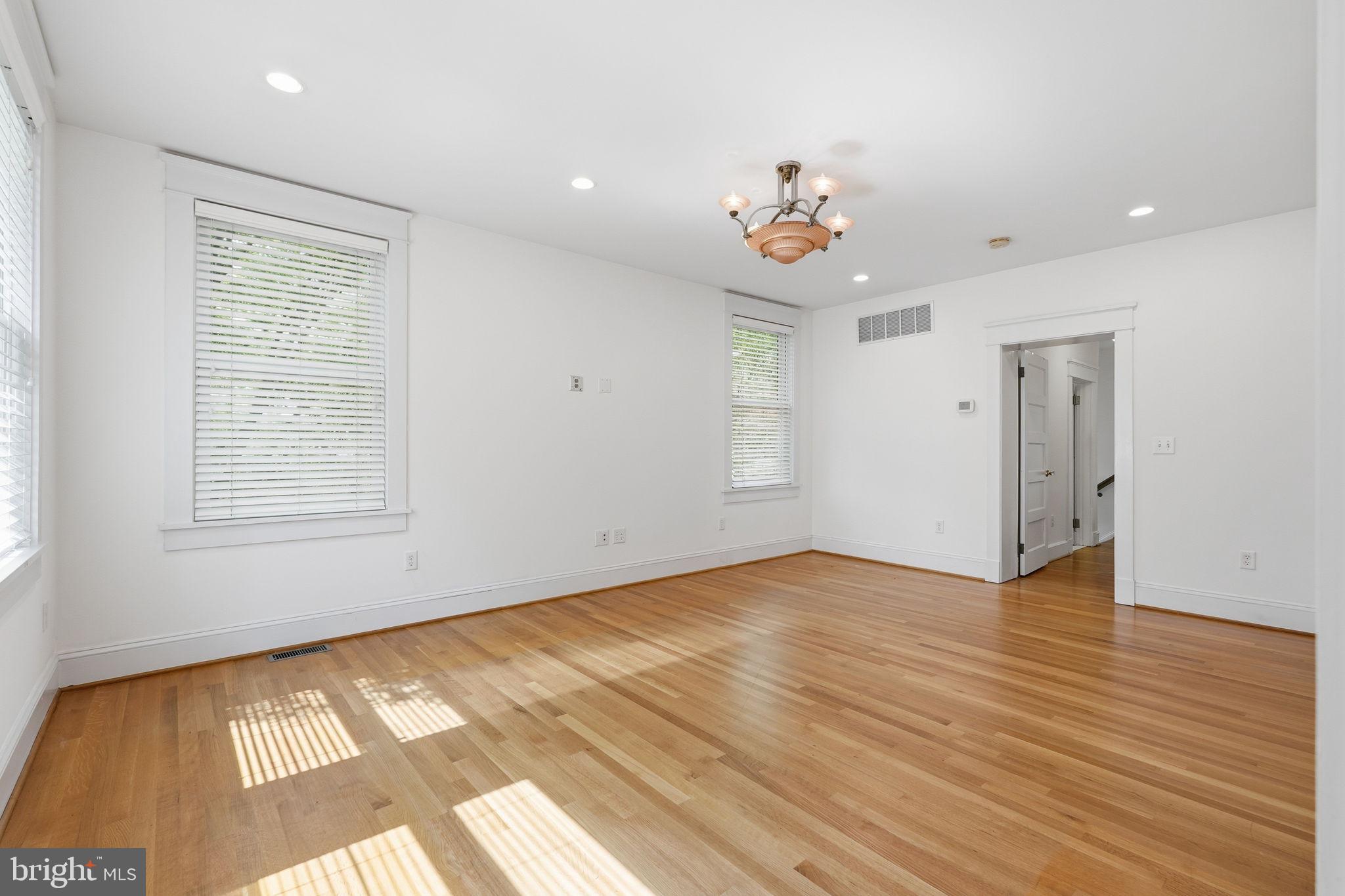 MURRAY HILL - Residential