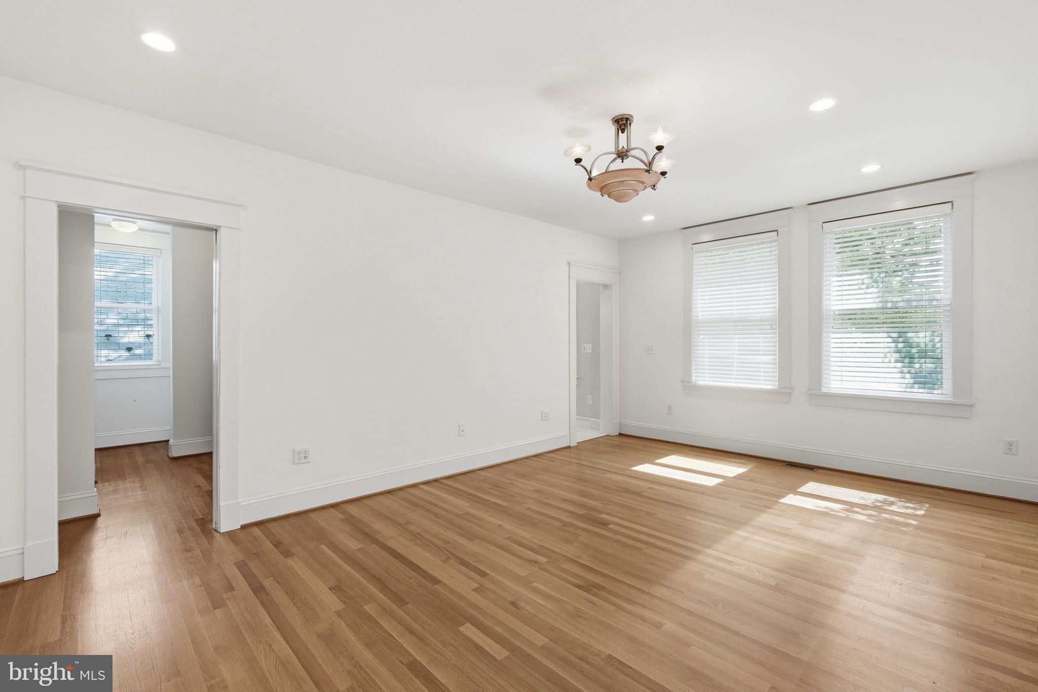 MURRAY HILL - Residential