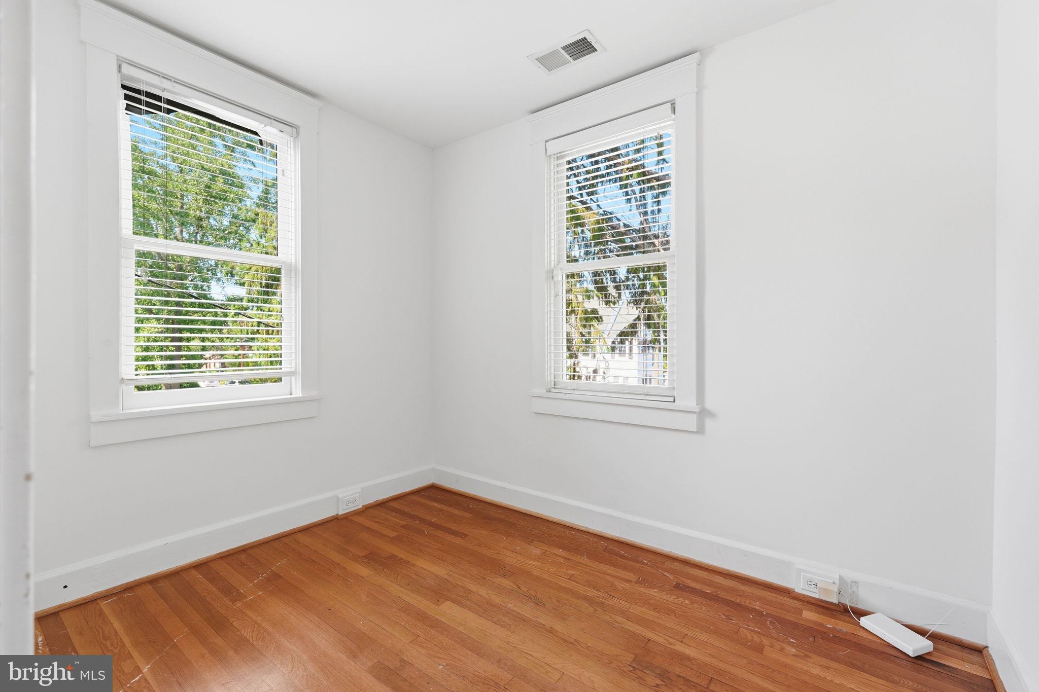 MURRAY HILL - Residential