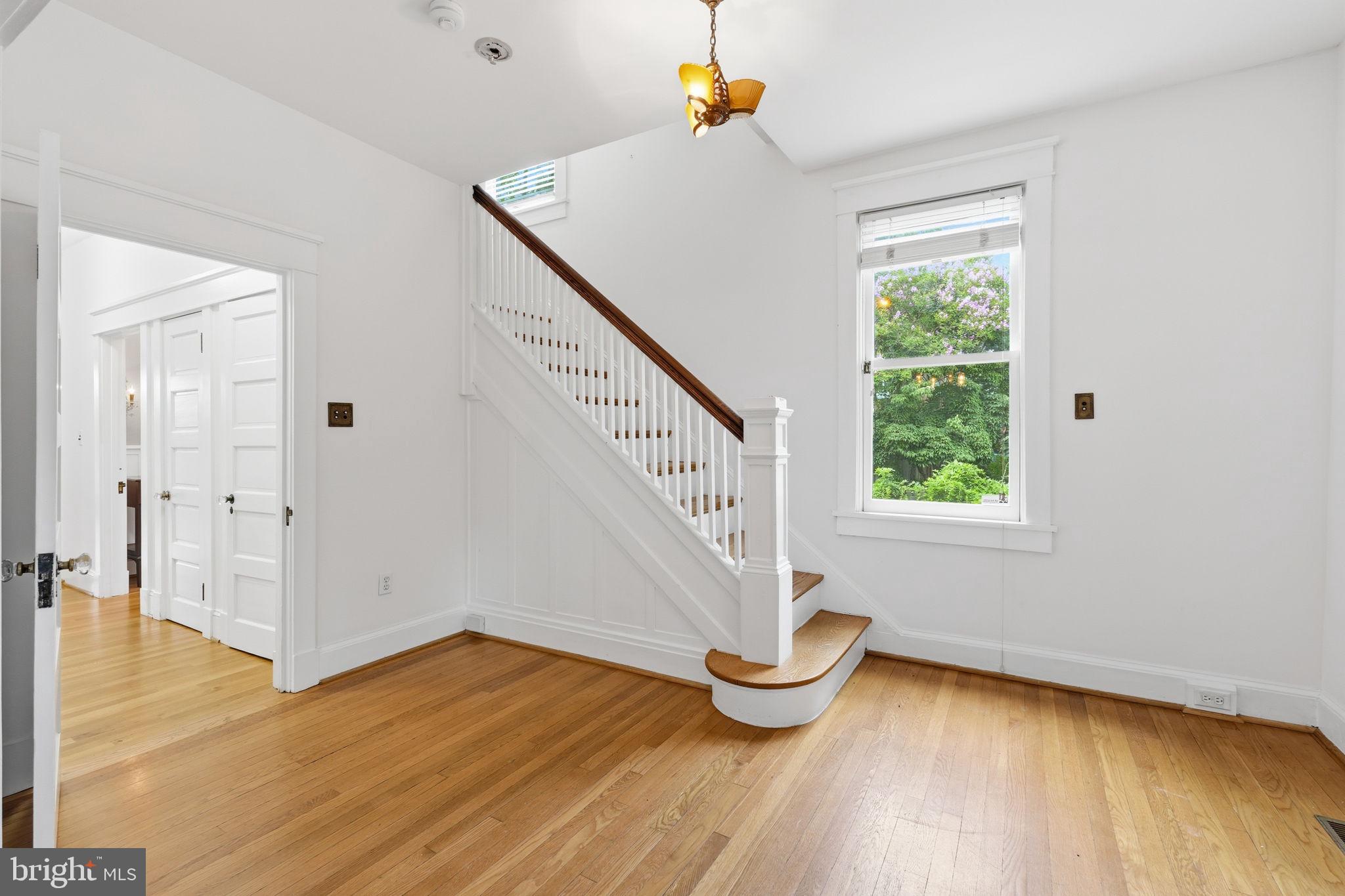 MURRAY HILL - Residential