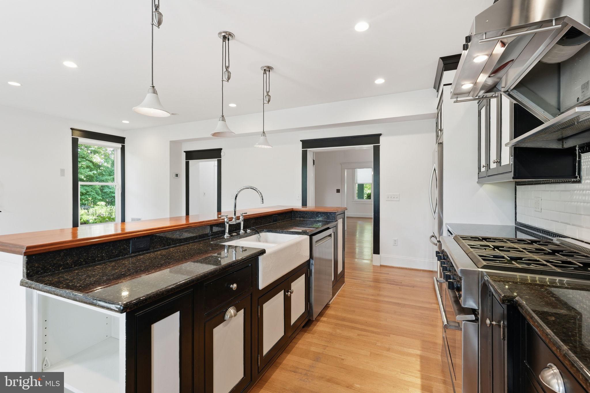 MURRAY HILL - Residential