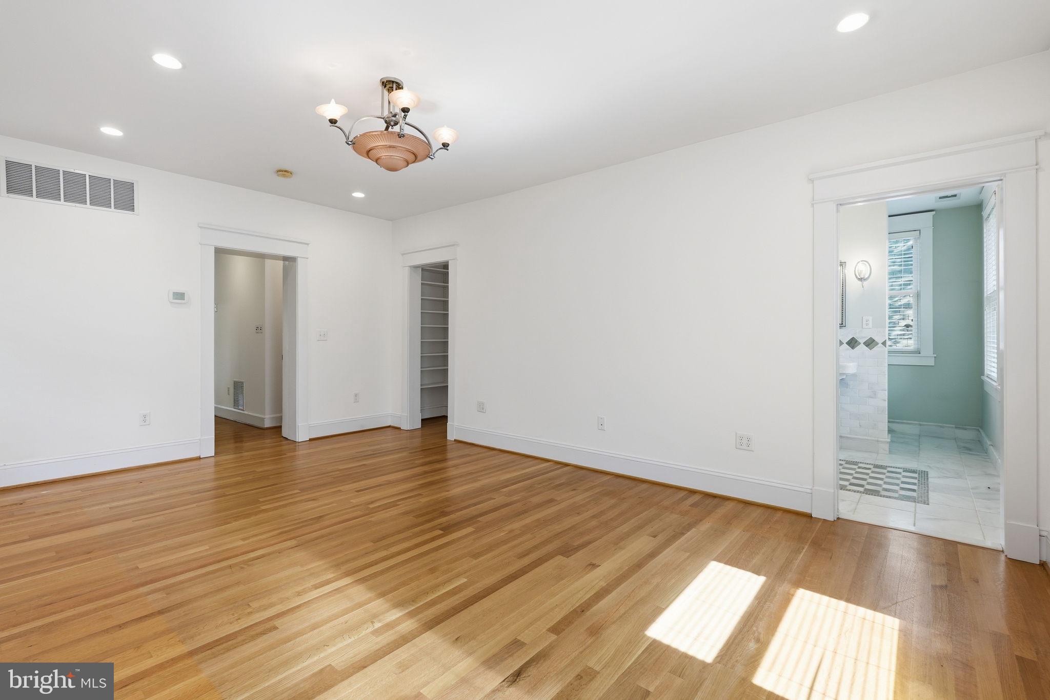 MURRAY HILL - Residential