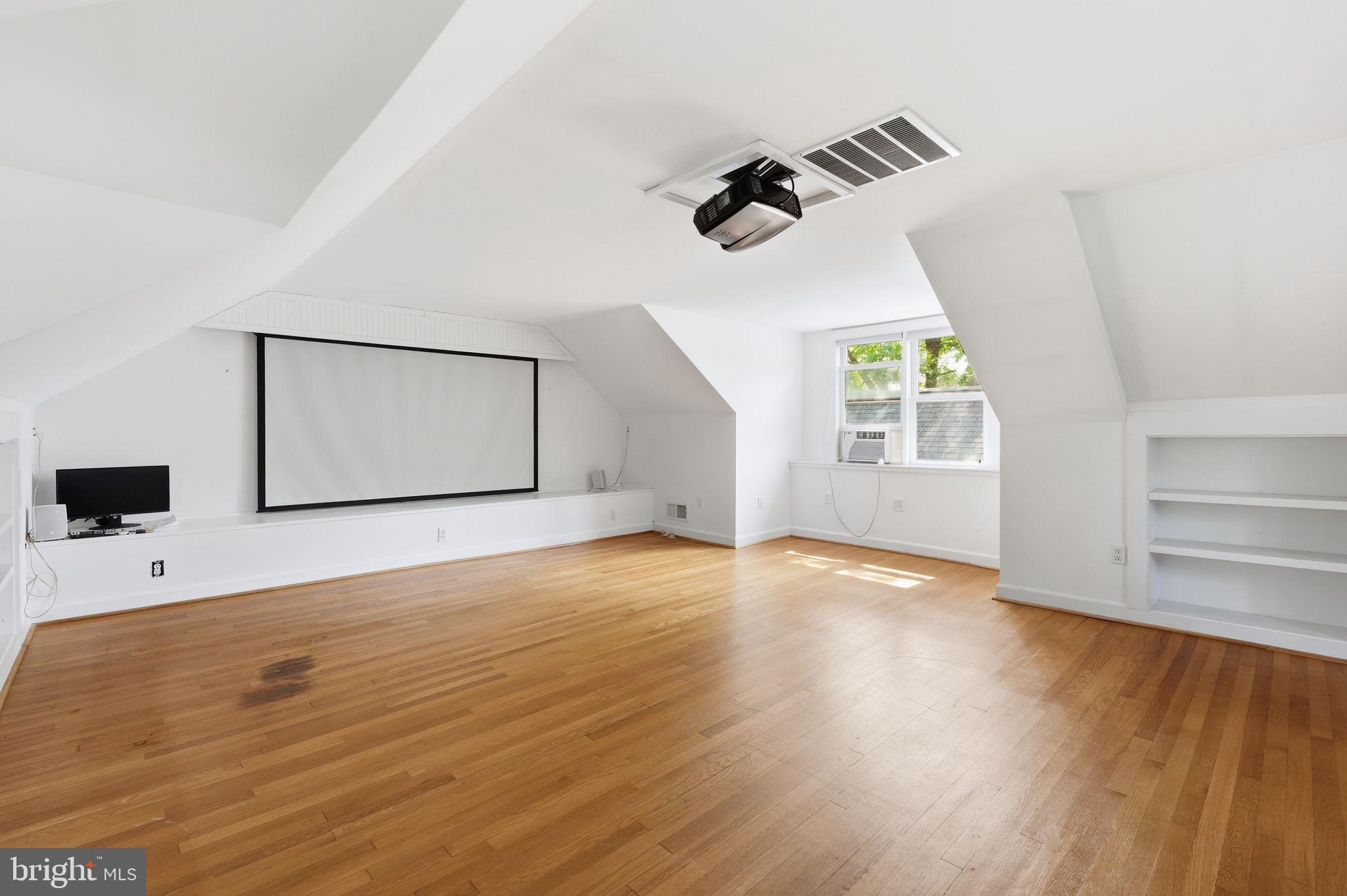 MURRAY HILL - Residential