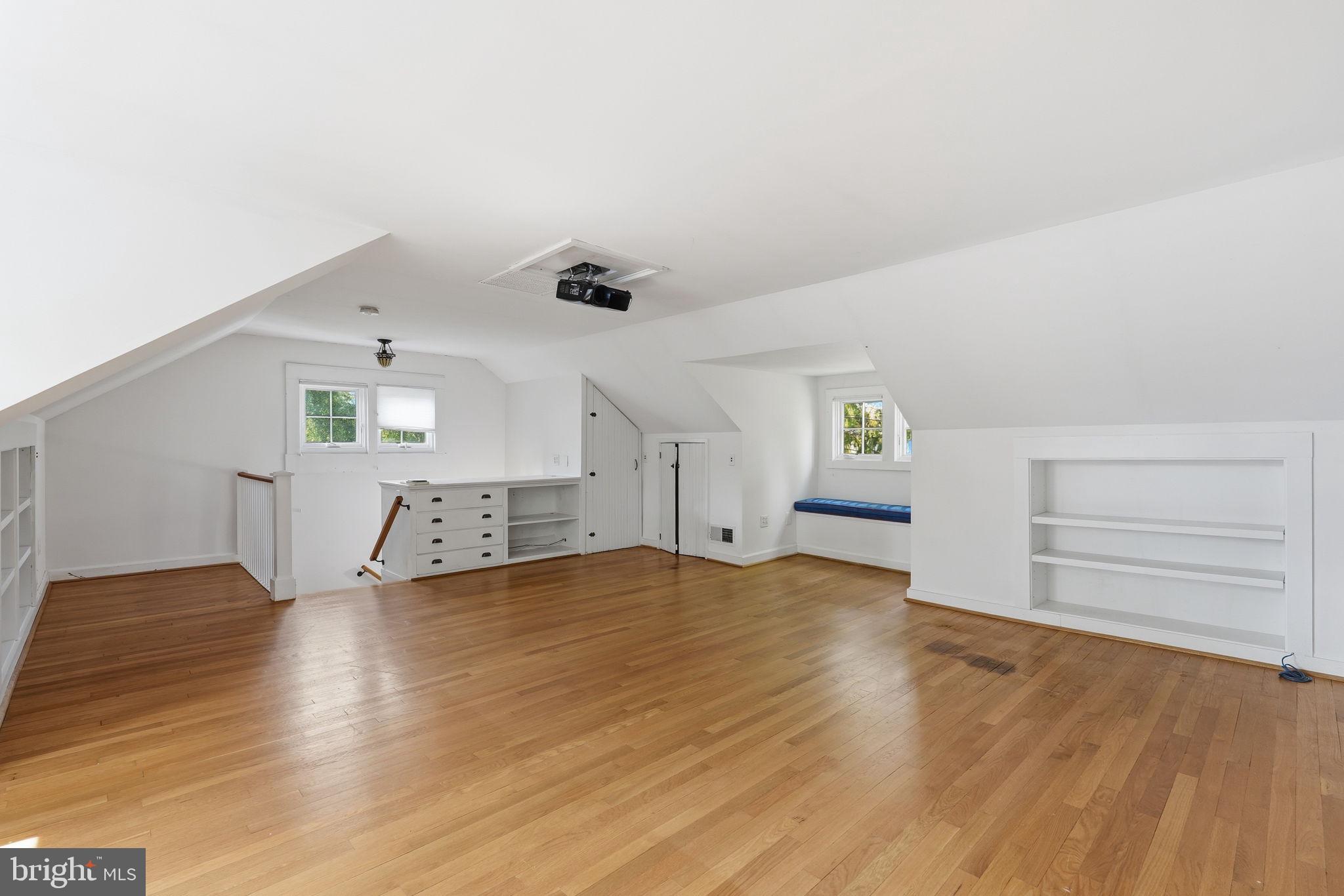 MURRAY HILL - Residential