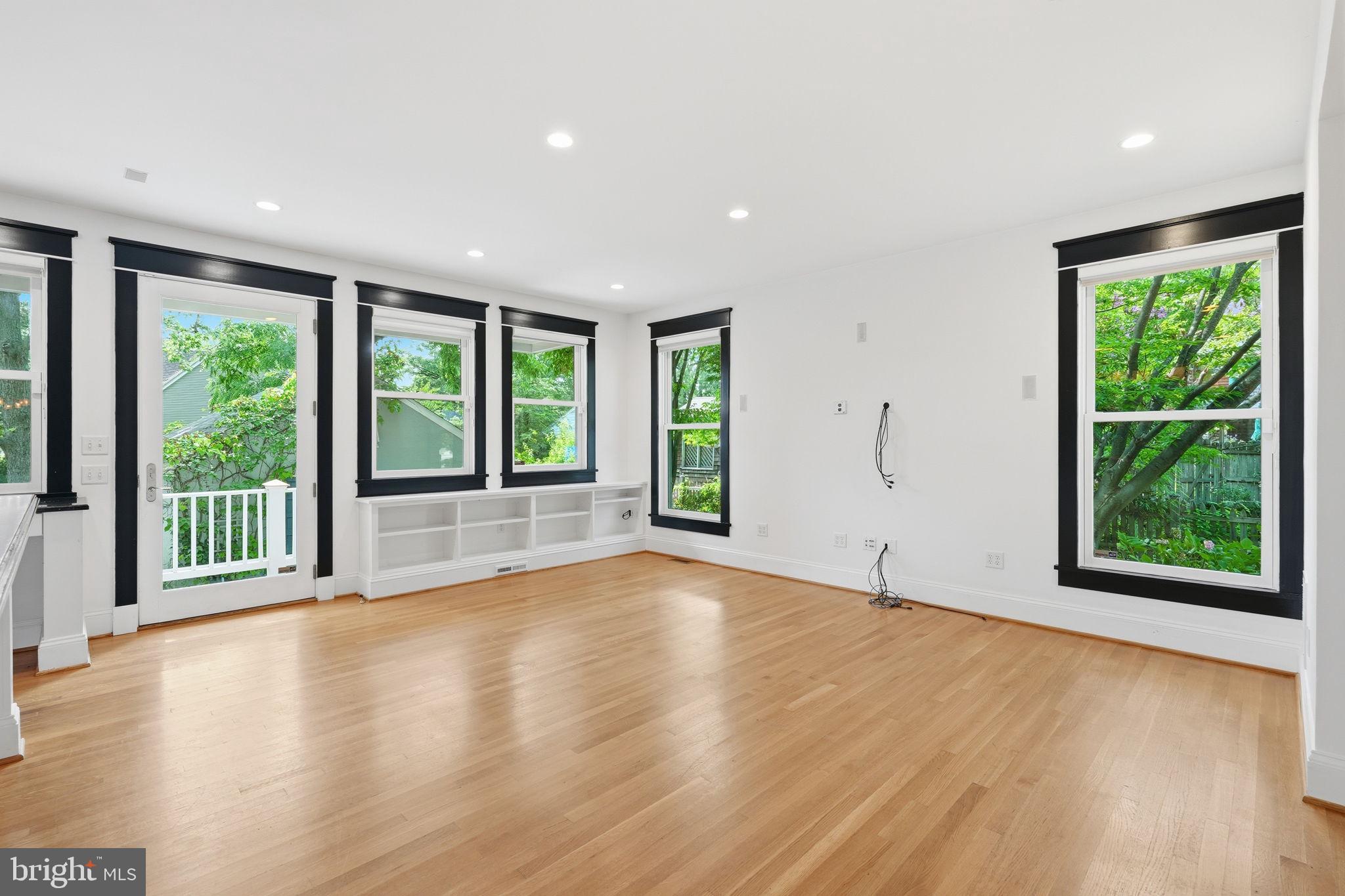 MURRAY HILL - Residential