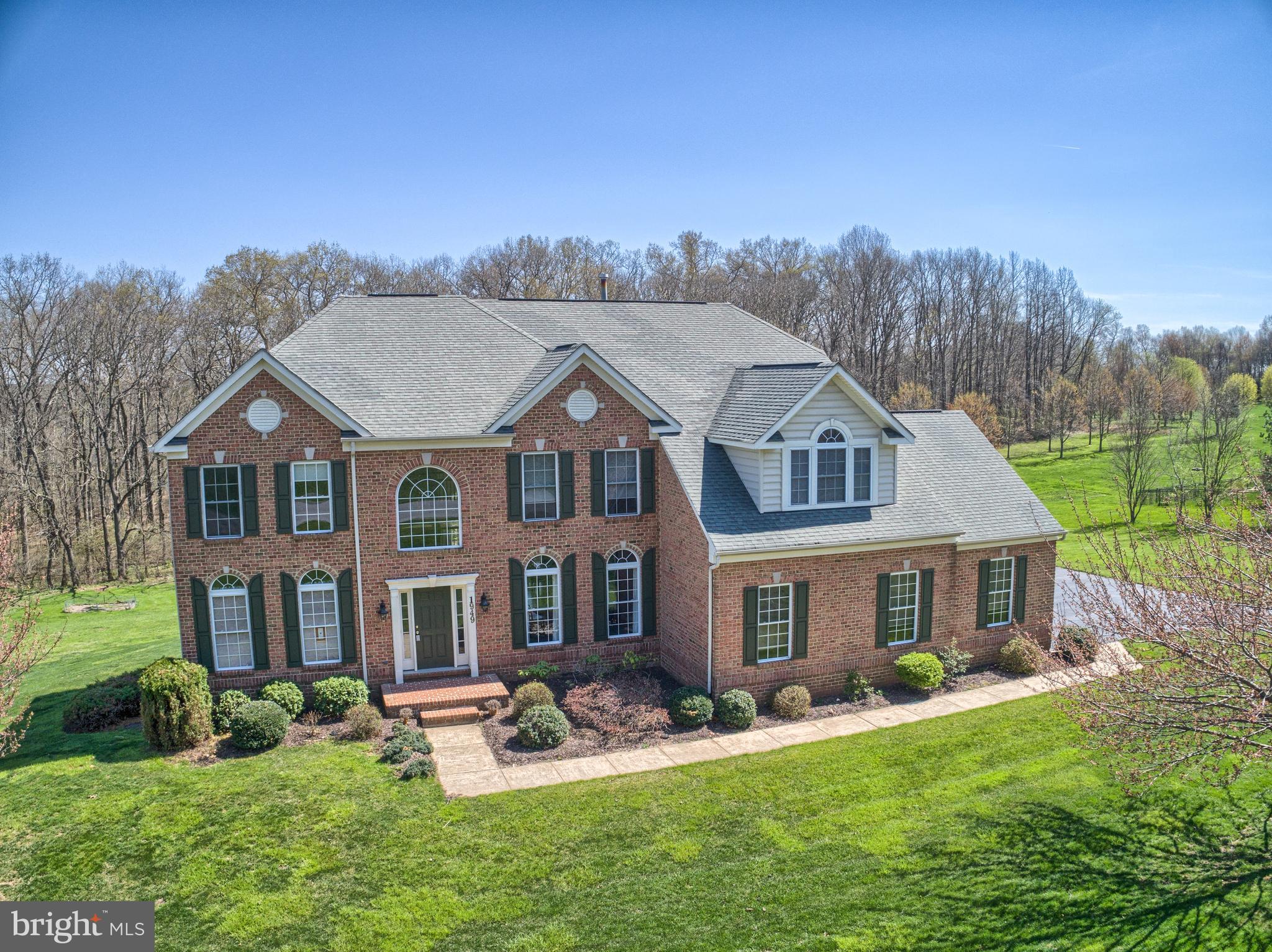 PRIME LOCATION IN BEAUTIFUL CARROLL COUNTY OFFERS THIS PRESTIGIOUS  HOME*5 BEDROOMS W/3 1/2 "AUBURN" MODEL HAS AN OPEN FLOWING FLOOR PLAN W/OVER 4100 SQ FT PLUS FINISHED LOWER LEVEL*GOURMET KITCHEN INCLUDES ALL APPLIANCES* FAMILY ROOM HAS AN OVERLOOK FROM THE 2ND STORY W/A STACKED STONE WOOD BURNING FIREPLACE* THE LOWER LEVEL IS FINISHED W/ADDITIONAL BEDROOM, FULL BATH & ENTERTAINMENT AREA* BUTLER STAIRCASE*SECURITY SYSTEM*CENTRAL VAC*JACK & JILL BATH ON 2ND FLOOR*(2) 200 AMP ELECTRIC*WATER SOFTENER SYSTEM IS OWNED*2 ACRES OF MANICURED GROUNDS IN THE SCENIC RIVER DOWNS GOLF COMMUNITY*ELITE GOLF COURSE AMONGST PICTURESQUE NATURAL AREAS*