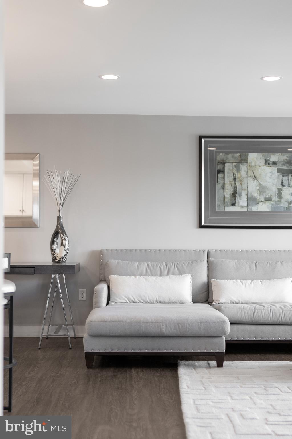 REGENCY SQUARE - Residential