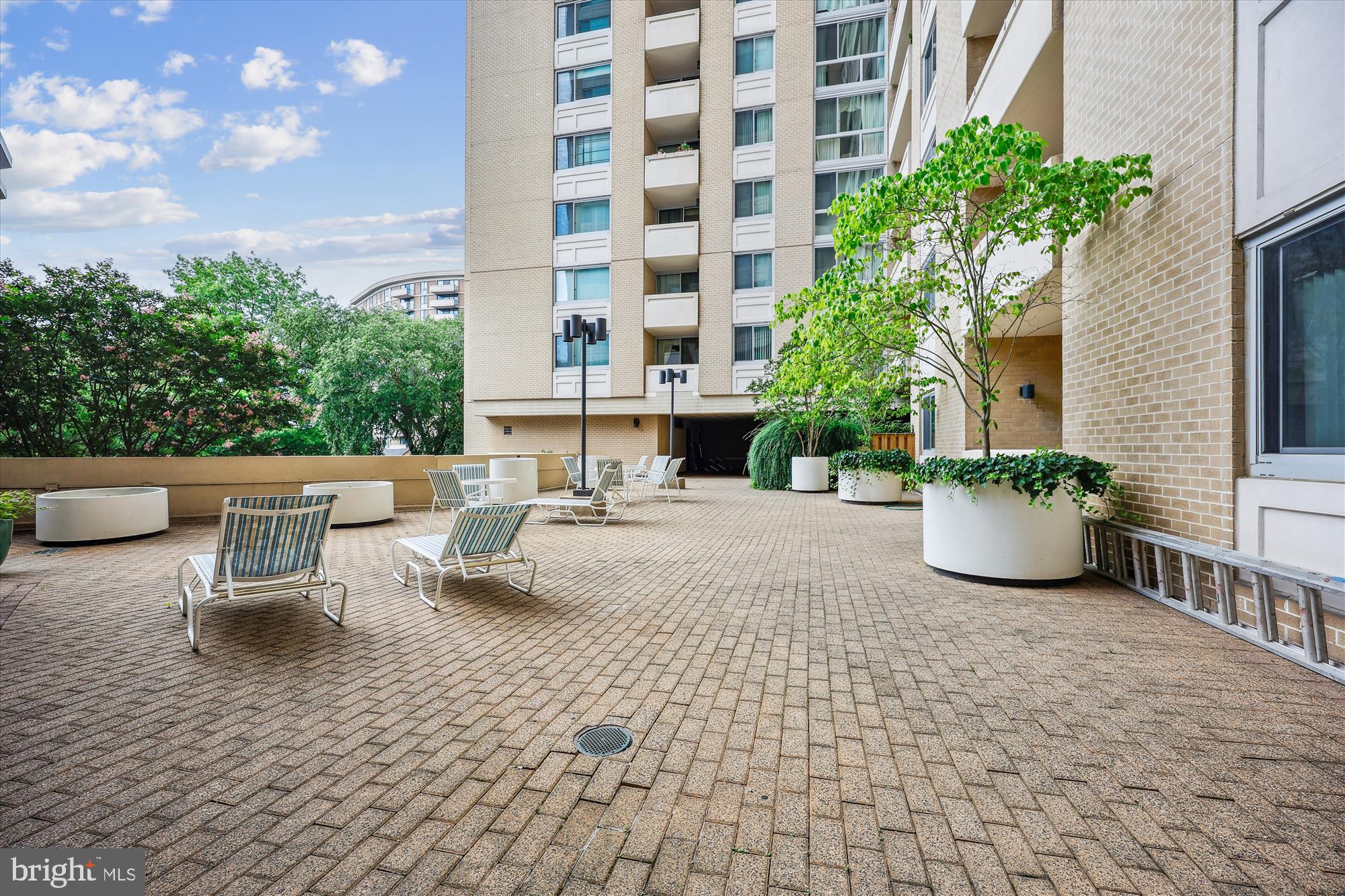 THE ELIZABETH - Residential