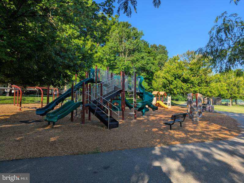 SOUTHPOINT MEADOWS - Residential