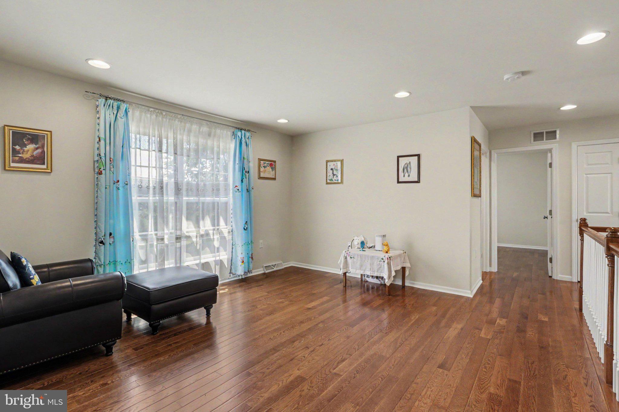 SOUTHPOINT MEADOWS - Residential