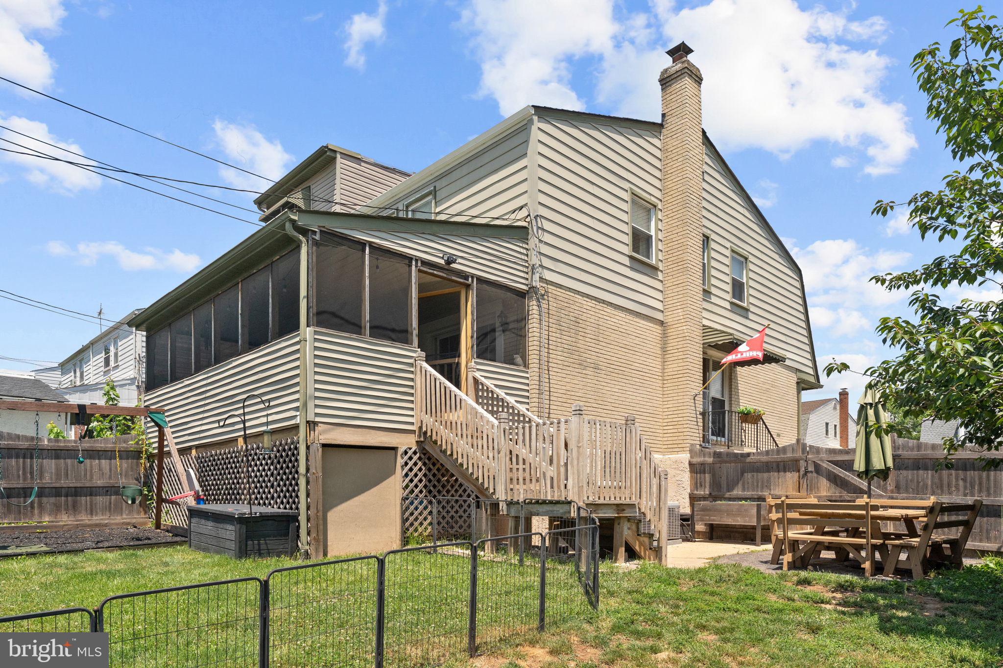 NORRISTOWN - Residential