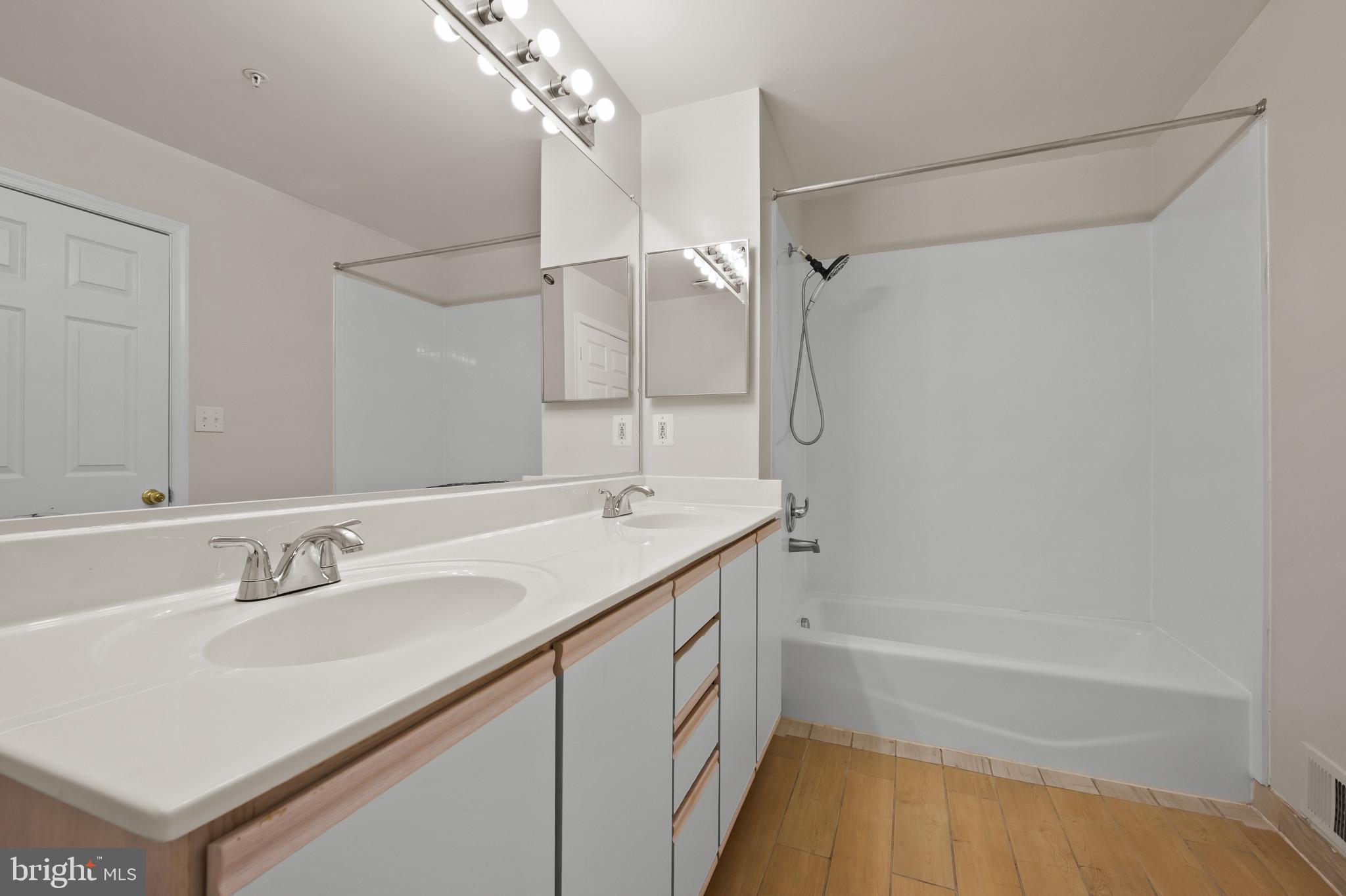 RUSSETT - Residential