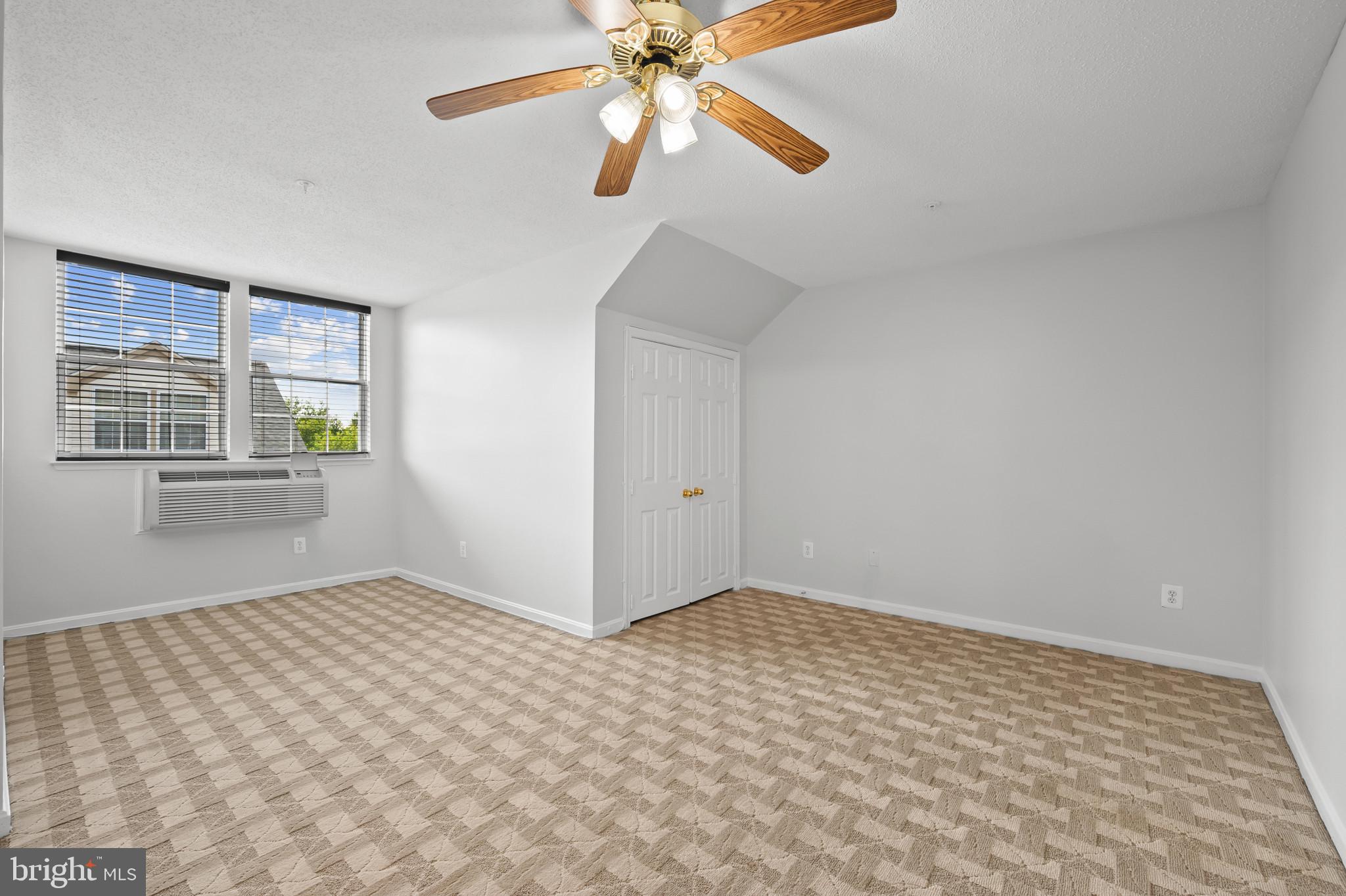 RUSSETT - Residential